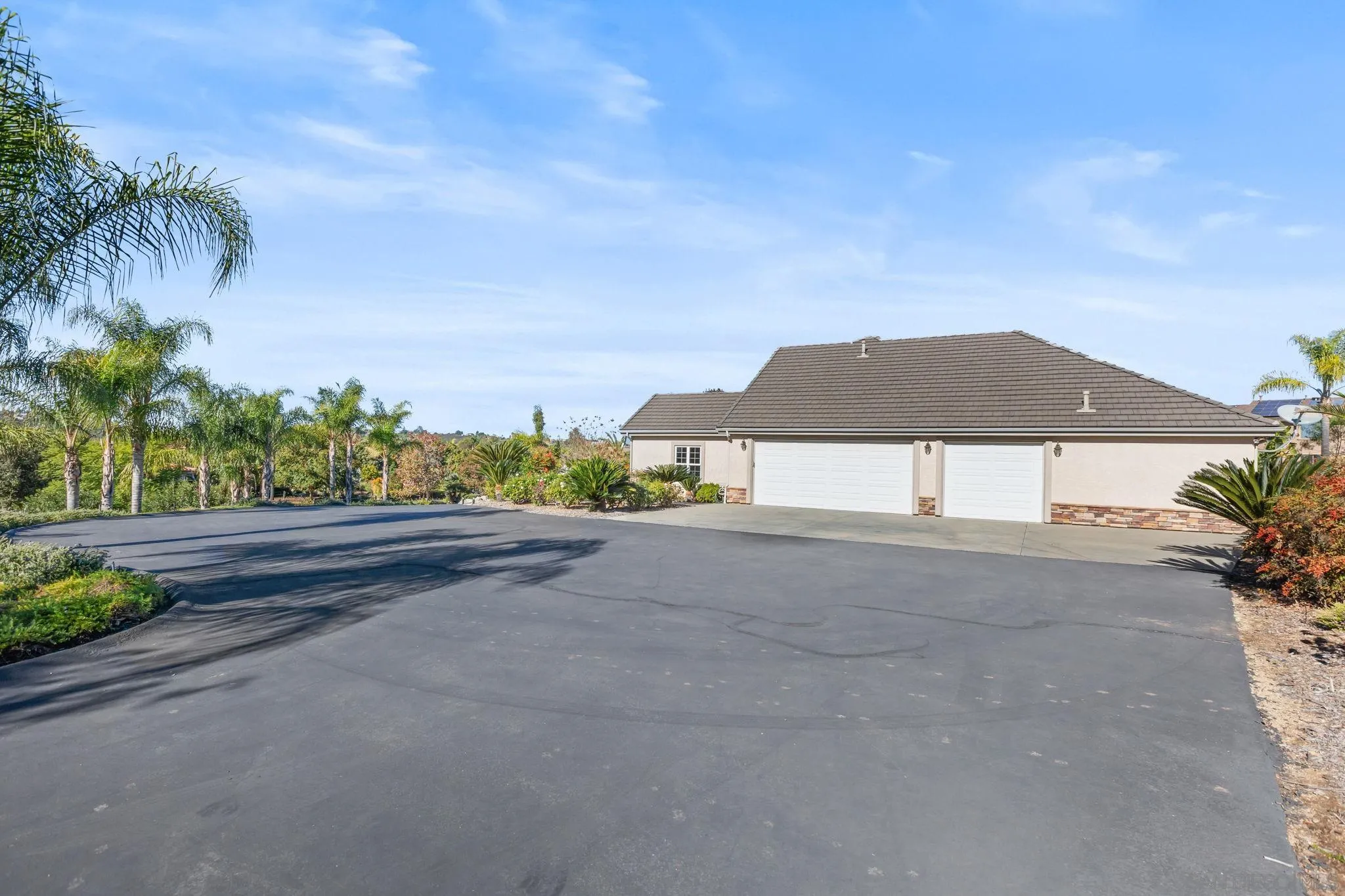 https://cdn.realtyfeed.com/cdn/127/260004561/c5ed901952b583b3cc3309443ef89de6.webp