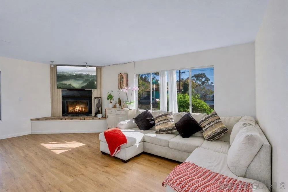 https://cdn.realtyfeed.com/cdn/127/260004564/824203f8b4fa6771ed8b5840fdb4051c.webp