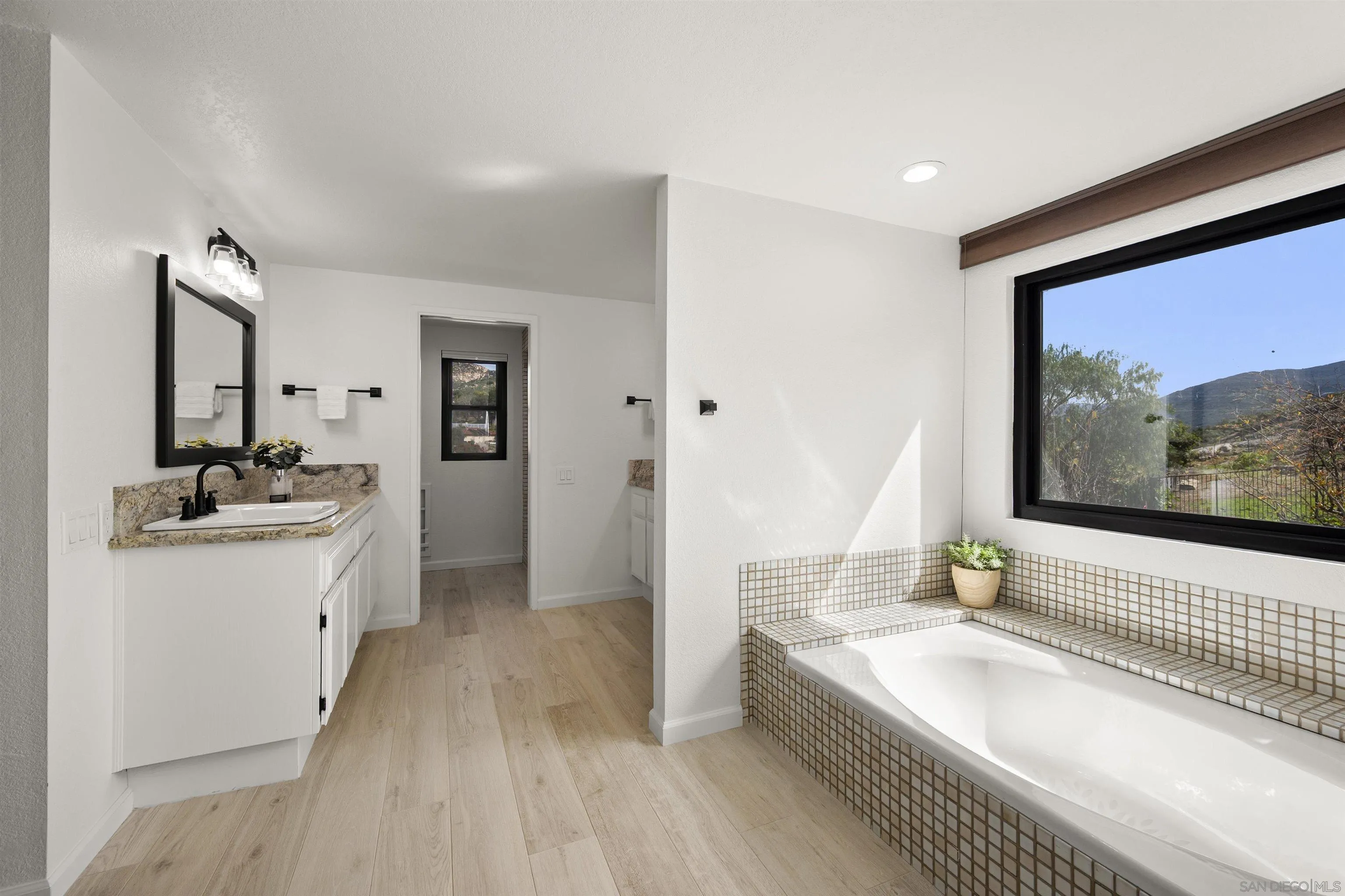 https://cdn.realtyfeed.com/cdn/127/260004565/0048a1faaf4bafcb2879c6b0c5f16468.webp