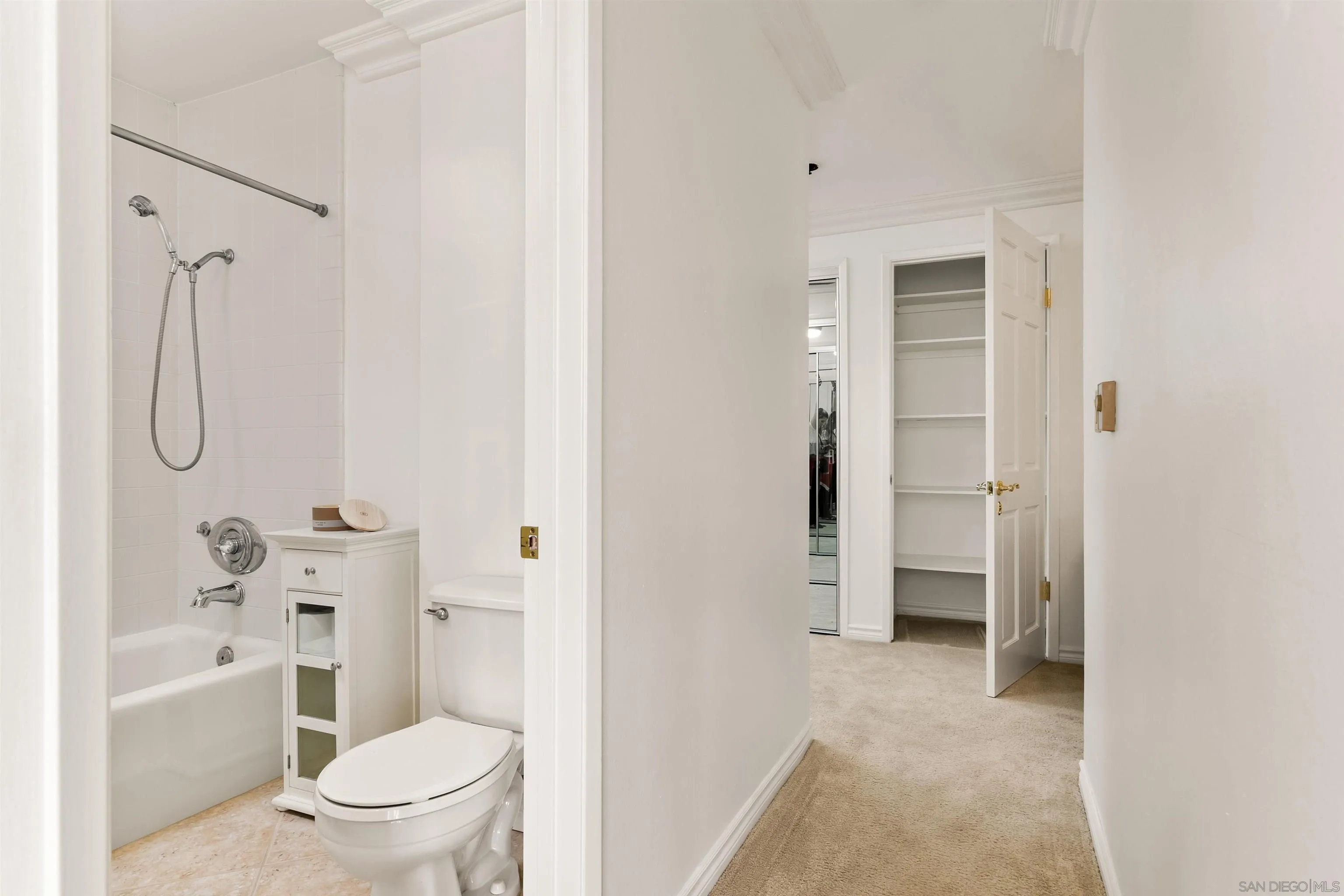 https://cdn.realtyfeed.com/cdn/127/260004569/561ad957fdc79638111a8e5212b57f65.webp