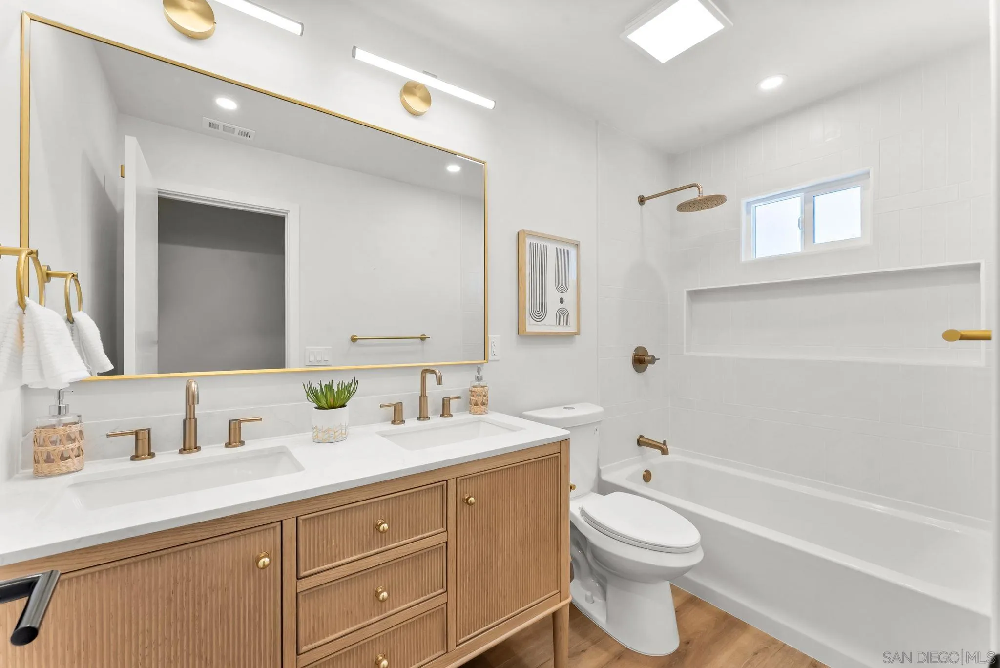 https://cdn.realtyfeed.com/cdn/127/260004574/0cc084524c0f0e23df4d7ad53007286c.webp