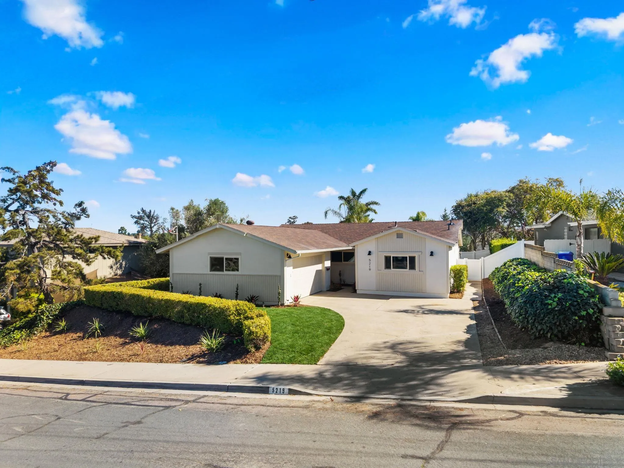 https://cdn.realtyfeed.com/cdn/127/260004574/71245eb71e8c749c3690b98b9f9540fb.webp