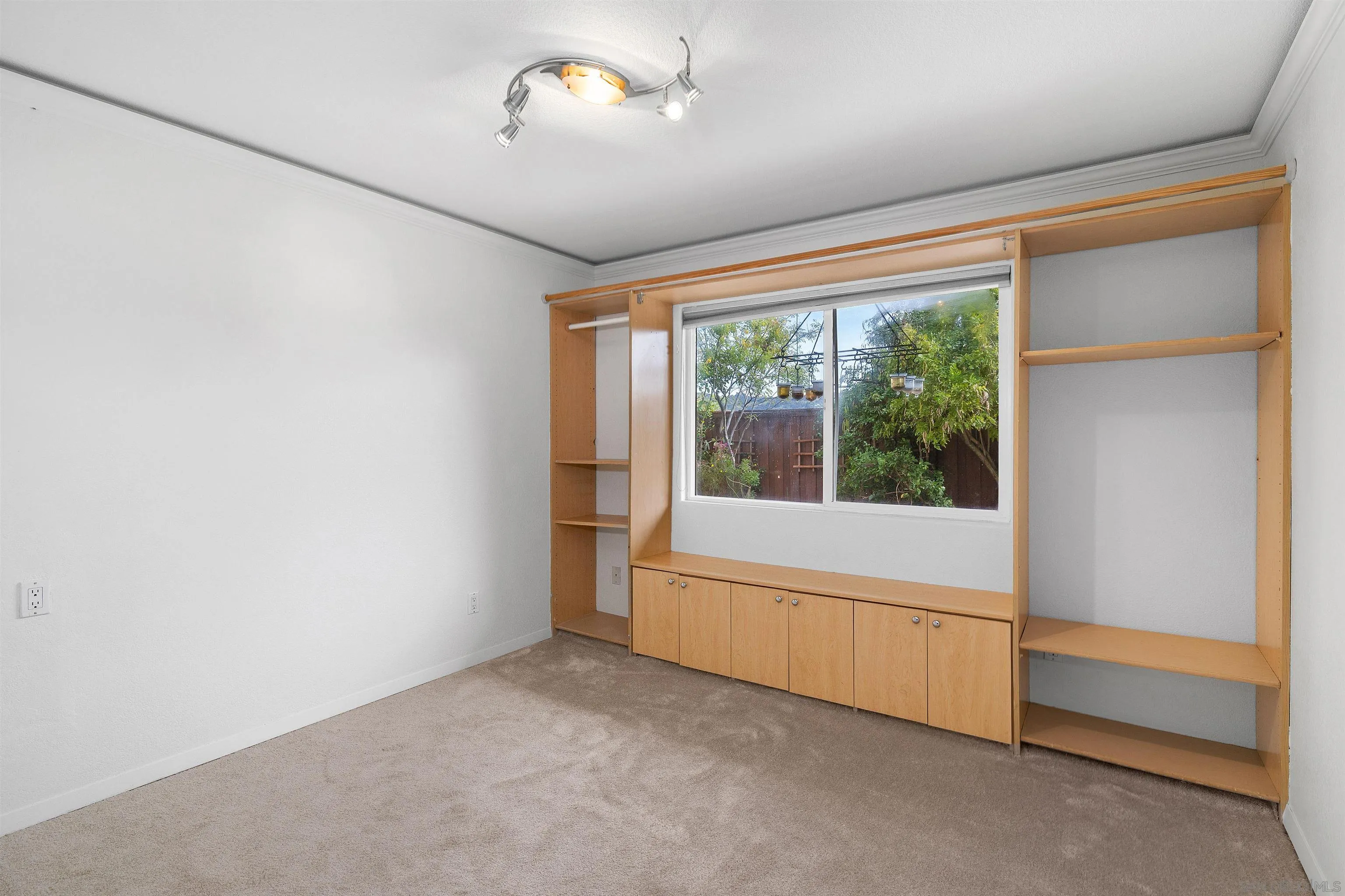 https://cdn.realtyfeed.com/cdn/127/260004576/21b7c737af6700c186e79d6658ed927c.webp