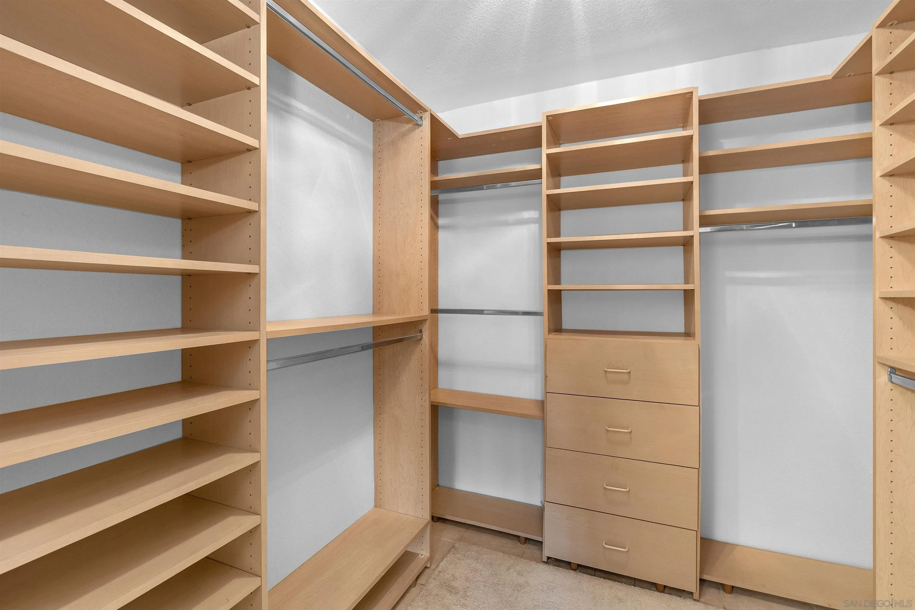 https://cdn.realtyfeed.com/cdn/127/260004576/7859c5d10a758ec4f5a87653d4354408.webp