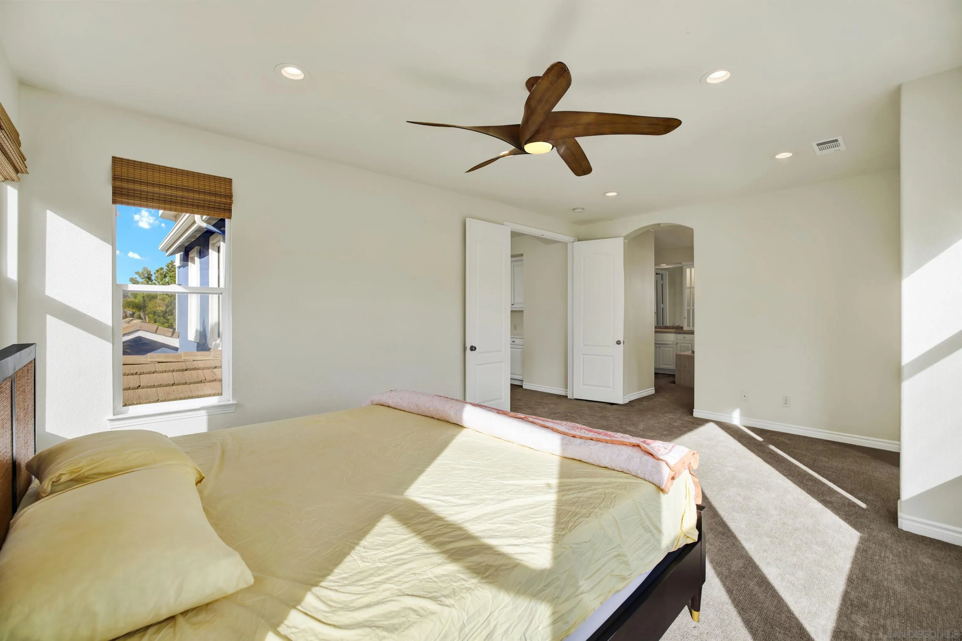 https://cdn.realtyfeed.com/cdn/127/260004584/0aab7571307aef88d10ab8966bd92363.webp