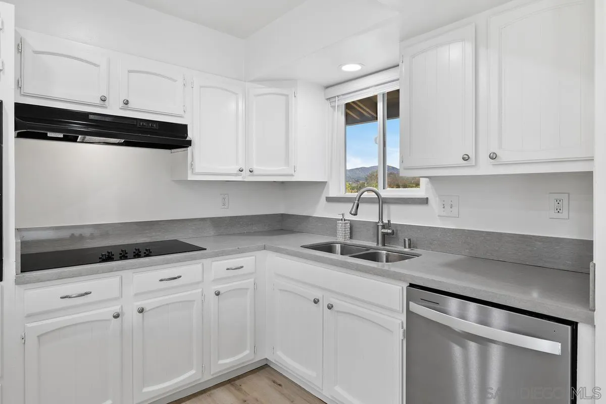https://cdn.realtyfeed.com/cdn/127/260004588/16923e857d13543094f51c4f9c8b68e8.webp