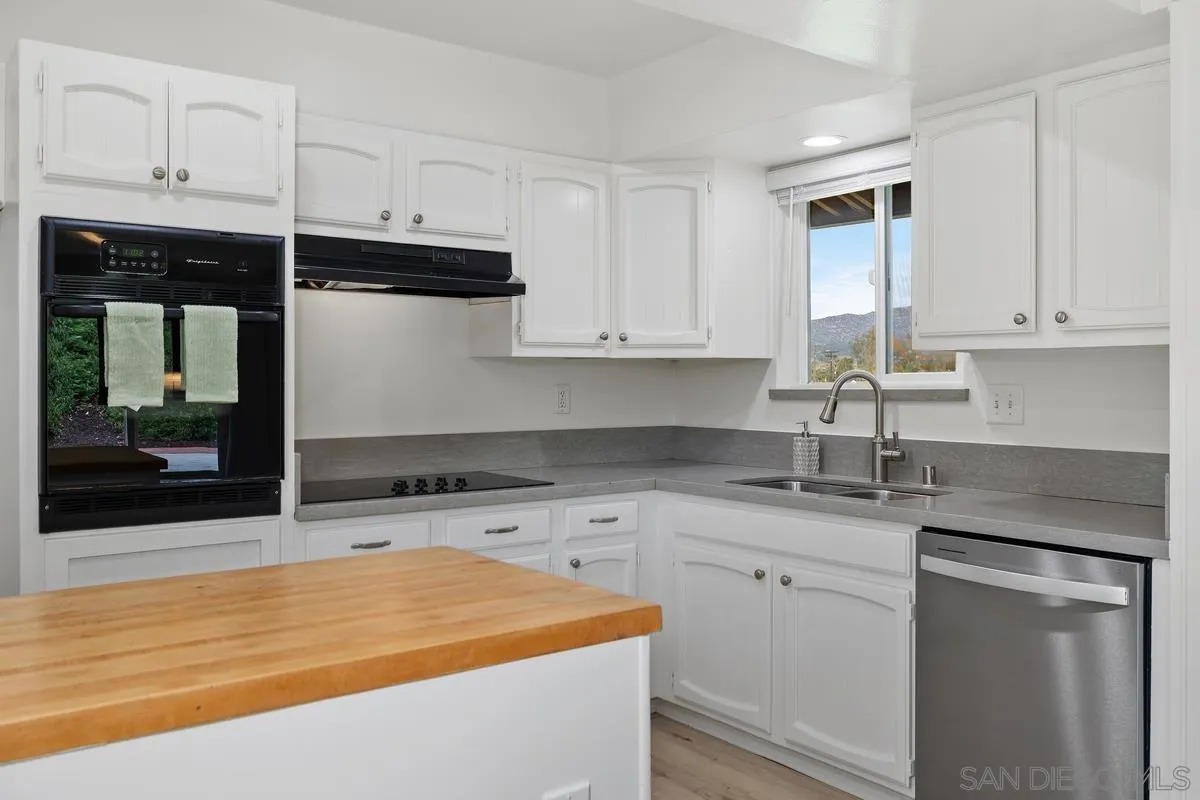 https://cdn.realtyfeed.com/cdn/127/260004588/4ebaf1acbd623ed974ad267d628f0192.webp