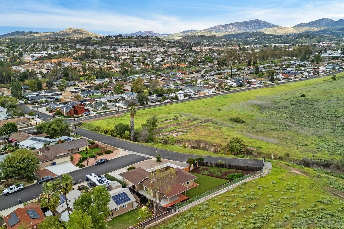 https://cdn.realtyfeed.com/cdn/127/260004588/5fe74aa341c5e9dbcc215170c0ba828c.webp