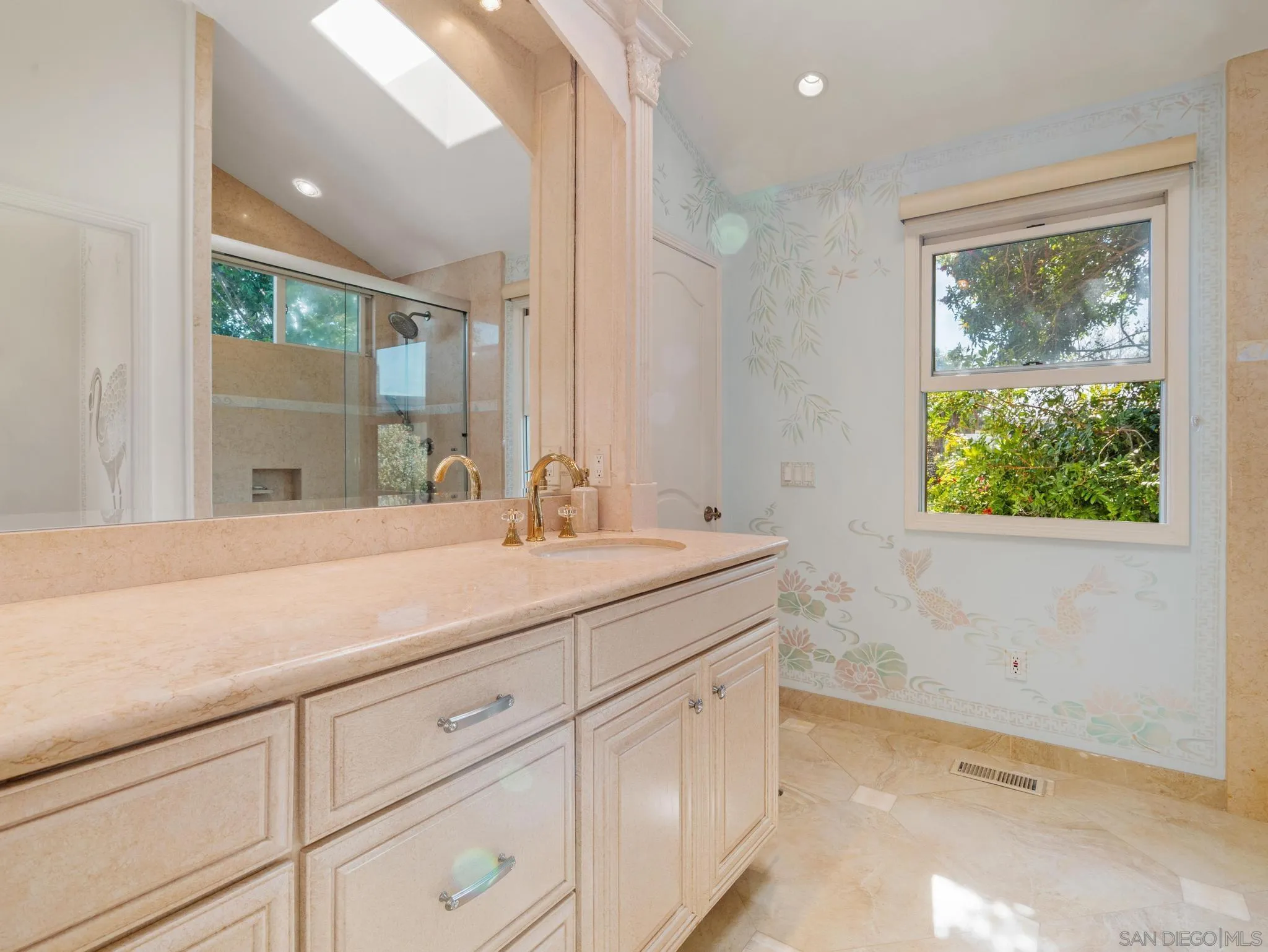 https://cdn.realtyfeed.com/cdn/127/260004594/01801a6310f5623806c9266e3f14bdbd.webp