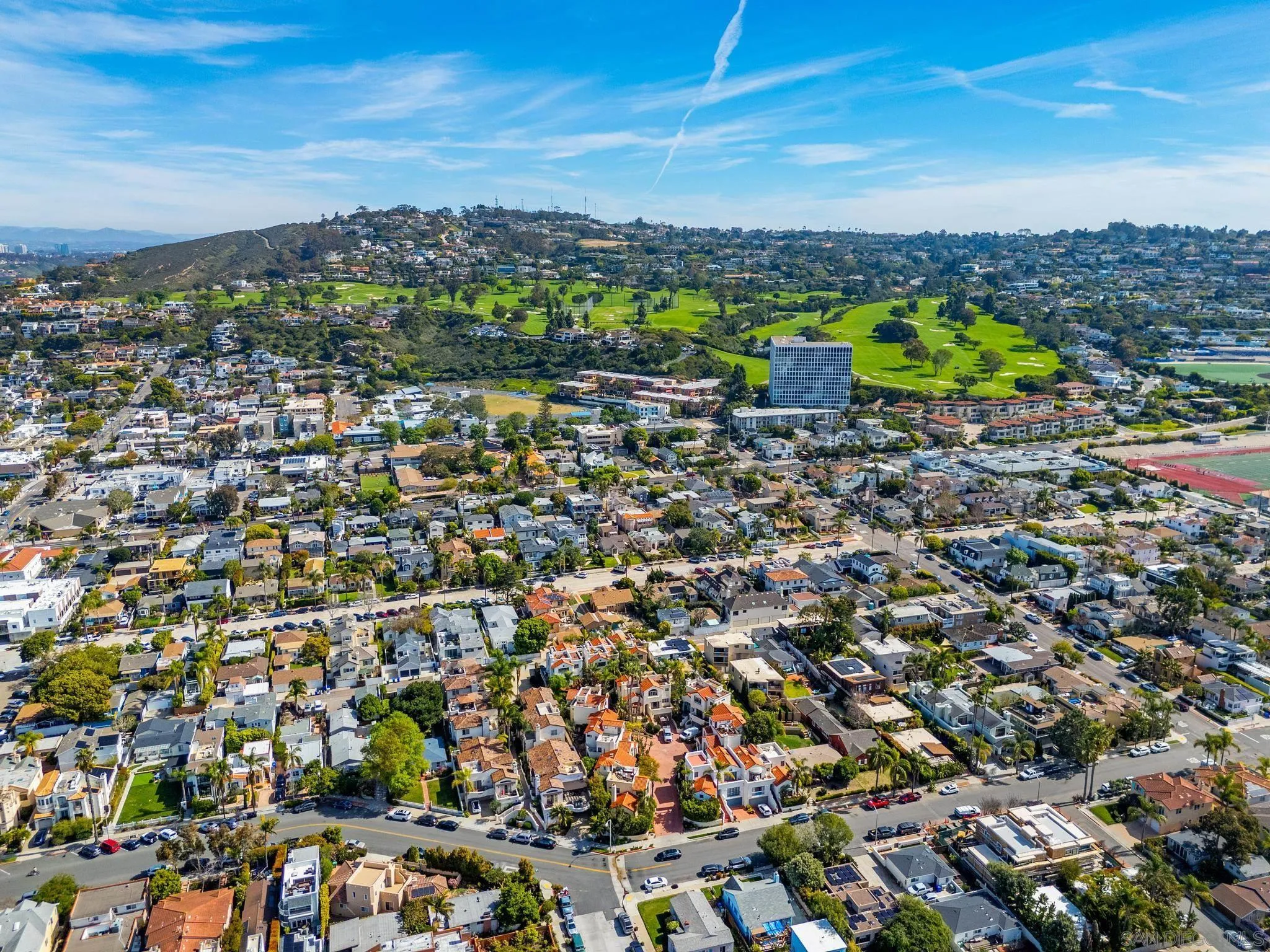 https://cdn.realtyfeed.com/cdn/127/260004594/21987e28ebeaa5648178894ca770eeca.webp