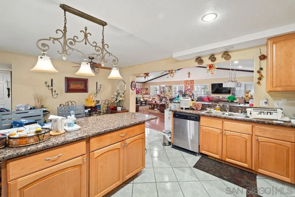 https://cdn.realtyfeed.com/cdn/127/260004595/de7939f28fe54073866a746c61201068.webp