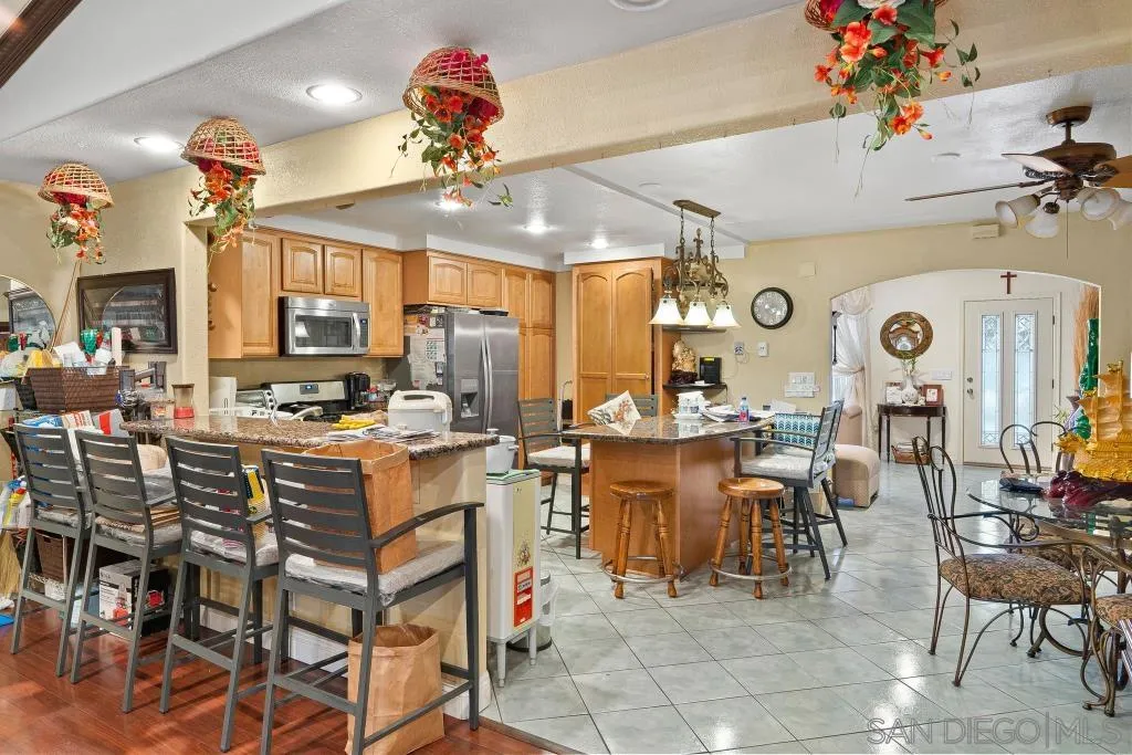 https://cdn.realtyfeed.com/cdn/127/260004595/ea8eef0758b14766ab4a4af760c1c139.webp