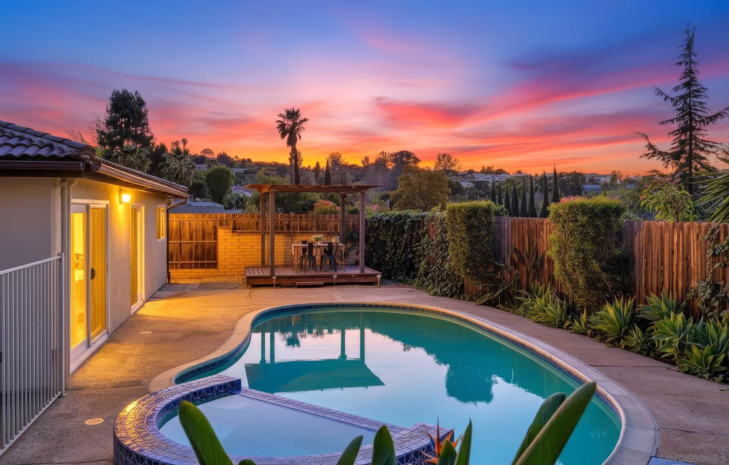 https://cdn.realtyfeed.com/cdn/127/260004596/1f35722068e9644c16bfcd1a25e0b728.webp