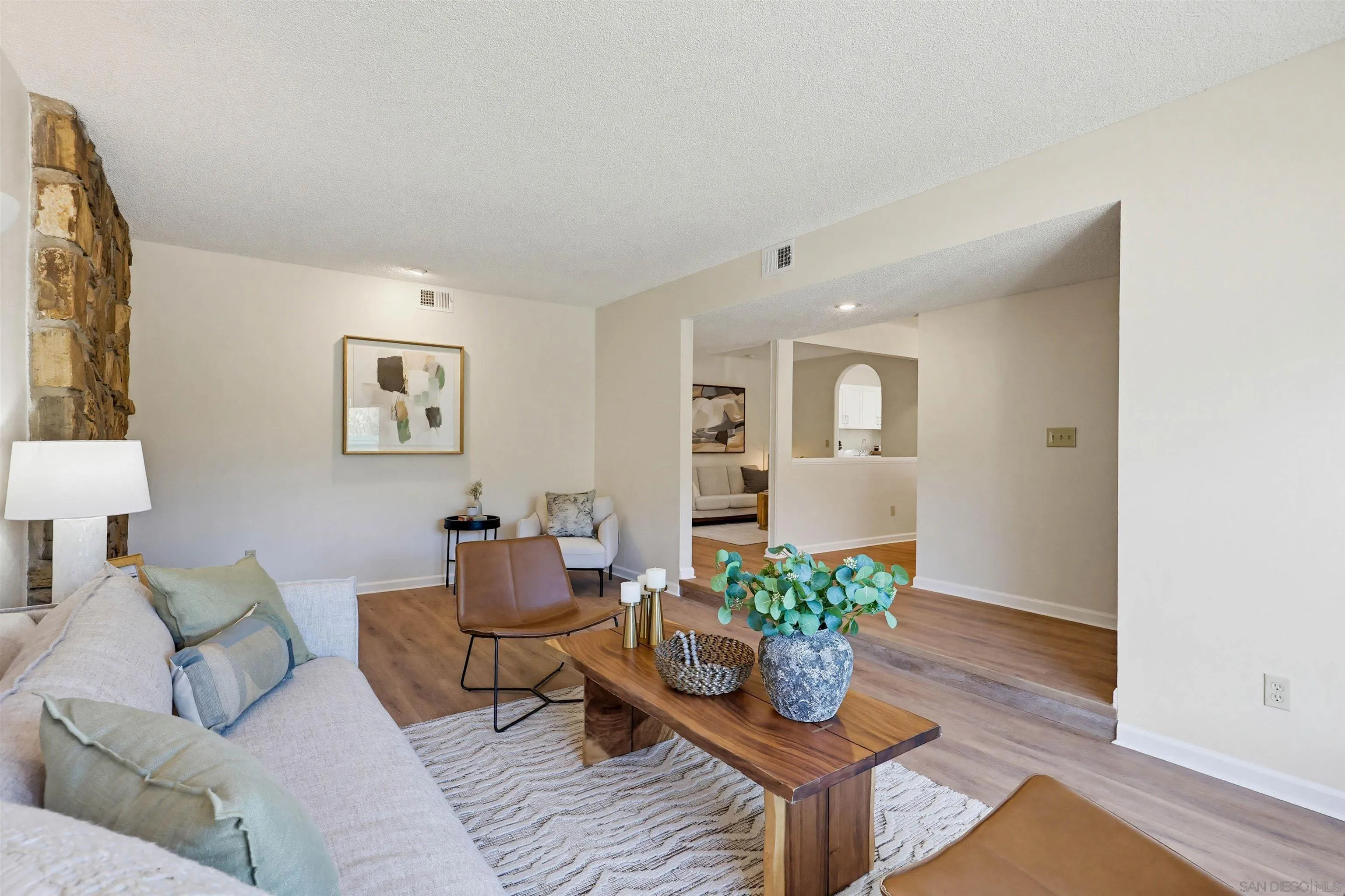 https://cdn.realtyfeed.com/cdn/127/260004596/9b121d2e559011263f0867b70e049a1d.webp