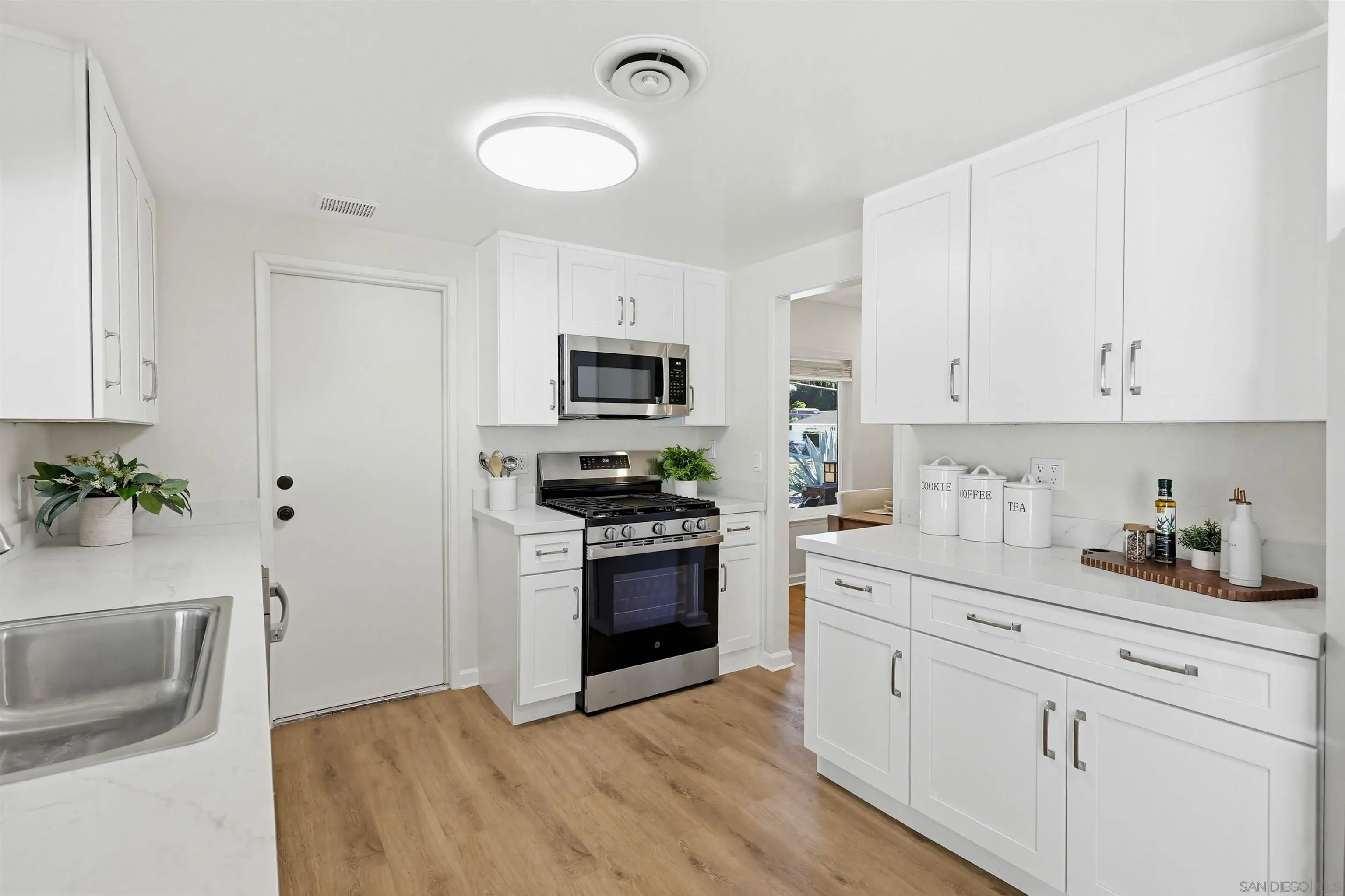 https://cdn.realtyfeed.com/cdn/127/260004596/a864177e63cd708945486ca8941787c7.webp