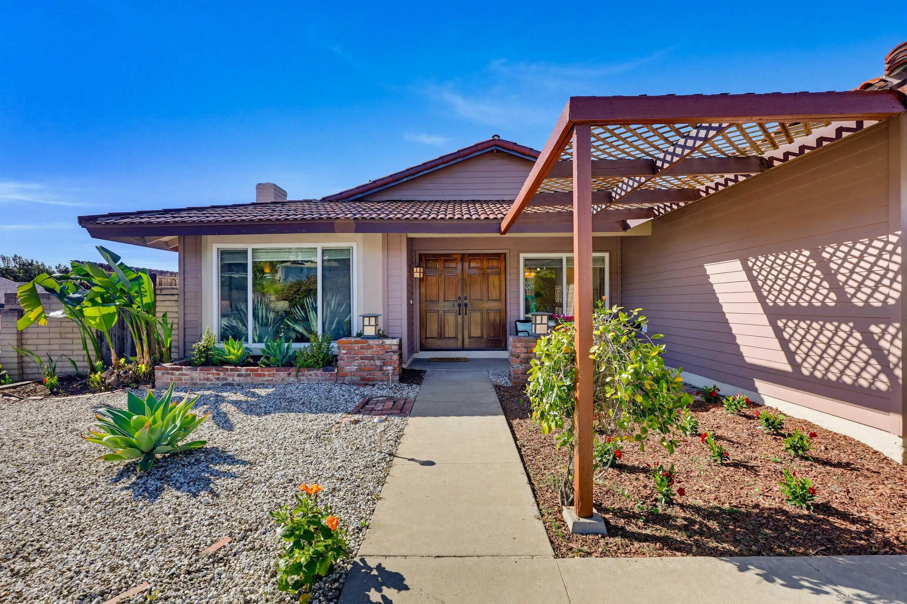 https://cdn.realtyfeed.com/cdn/127/260004596/c0cb849a2551fc9ad2426bb7edda32e8.webp