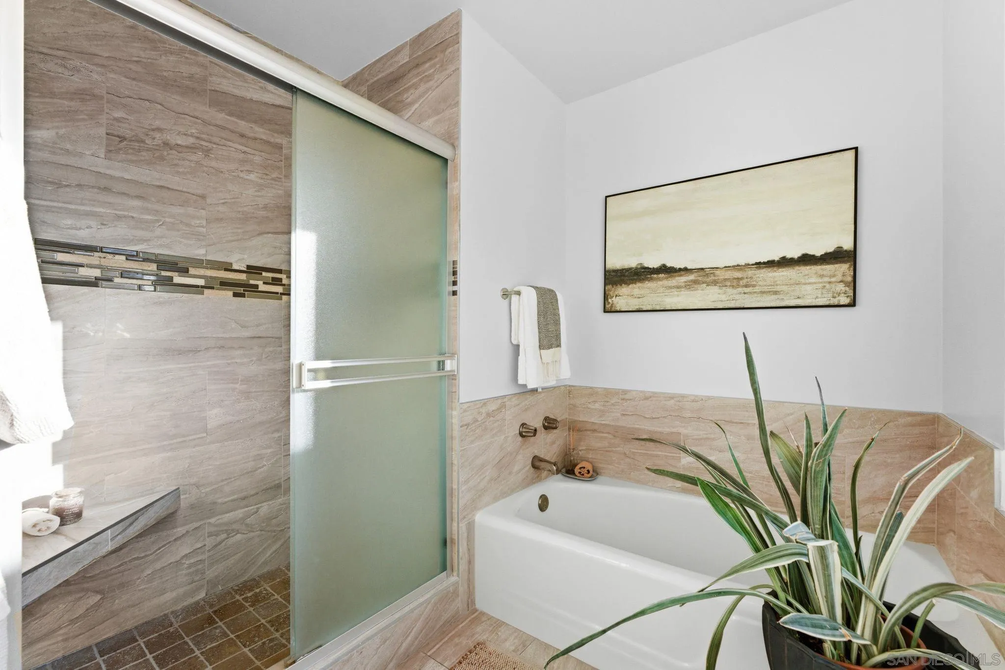 https://cdn.realtyfeed.com/cdn/127/260004601/16b8f9d70b90ed71d458488d936cb353.webp