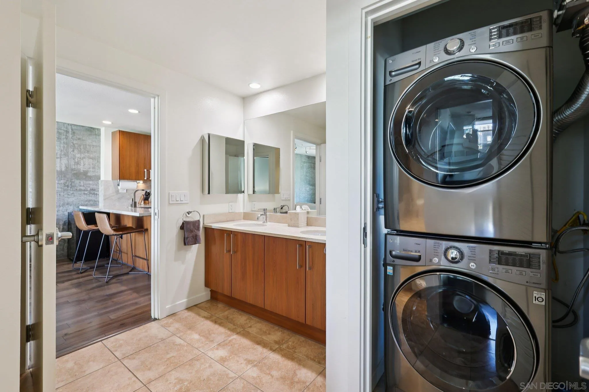 https://cdn.realtyfeed.com/cdn/127/260004609/df2843a399837e22d0a7e265af6a0d0f.webp