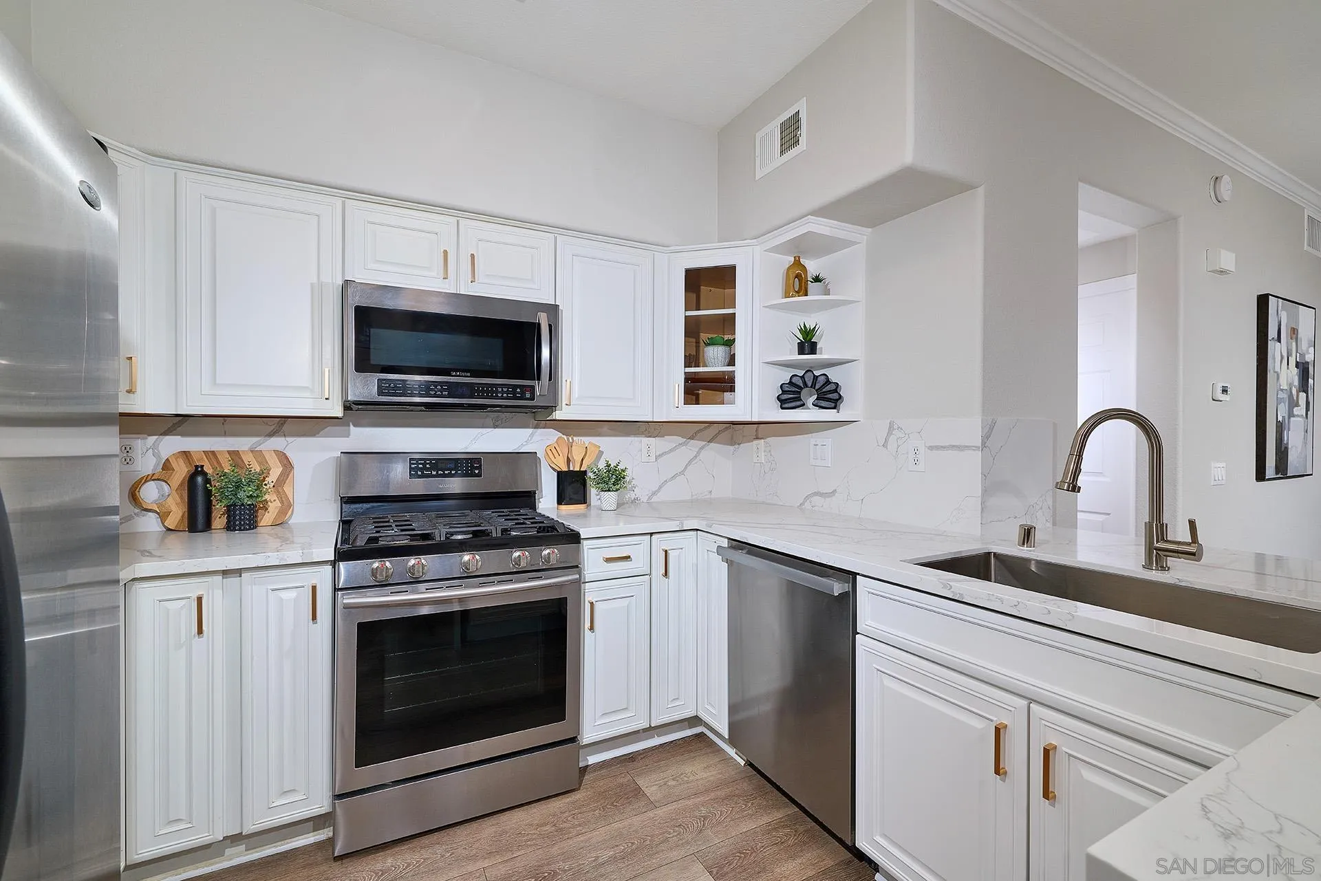 Photo #2: 260004613 Listing: Photo #2