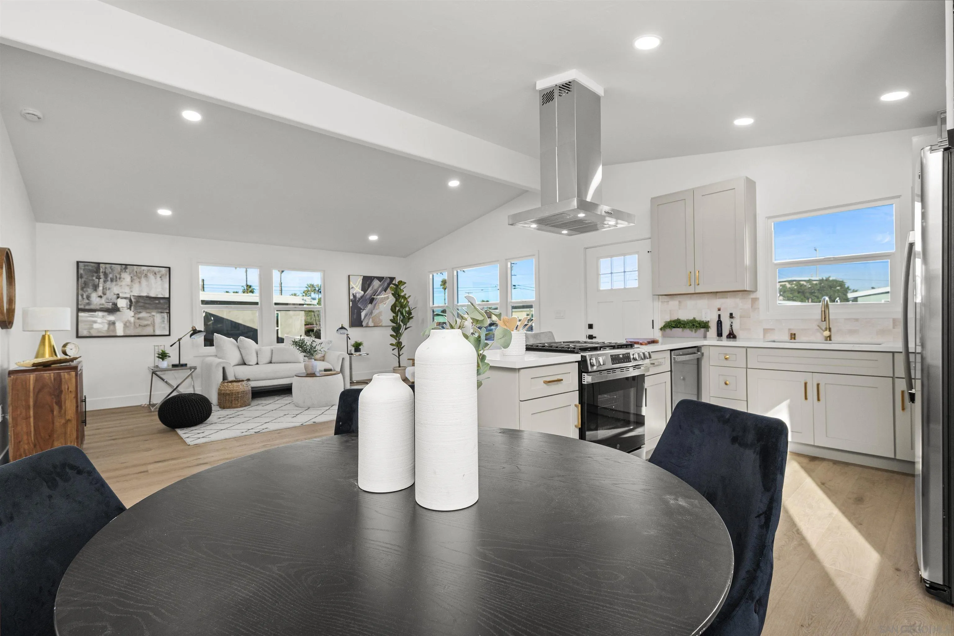 https://cdn.realtyfeed.com/cdn/127/260004614/71808ff13d06f9dde4459d03f3481449.webp