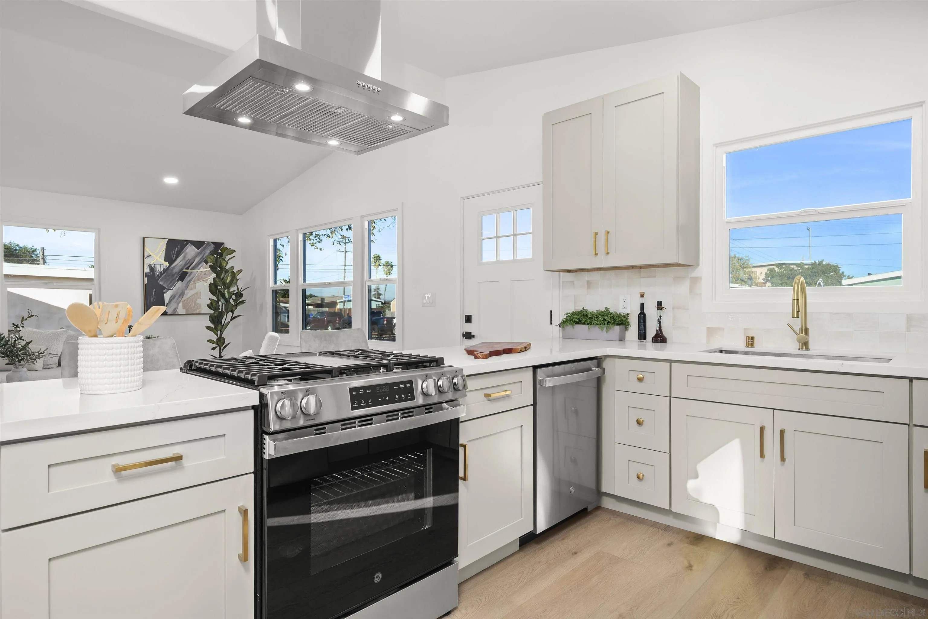 https://cdn.realtyfeed.com/cdn/127/260004614/a544f129687167e6700c4e19bdc27a47.webp
