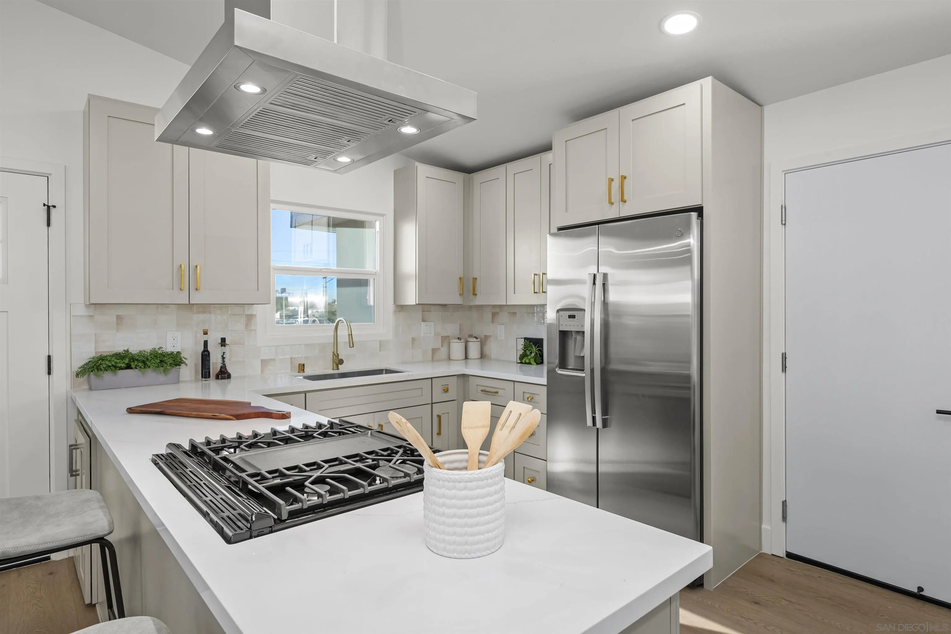 https://cdn.realtyfeed.com/cdn/127/260004614/b10b8d8328d8829a1f17c4657d967d85.webp
