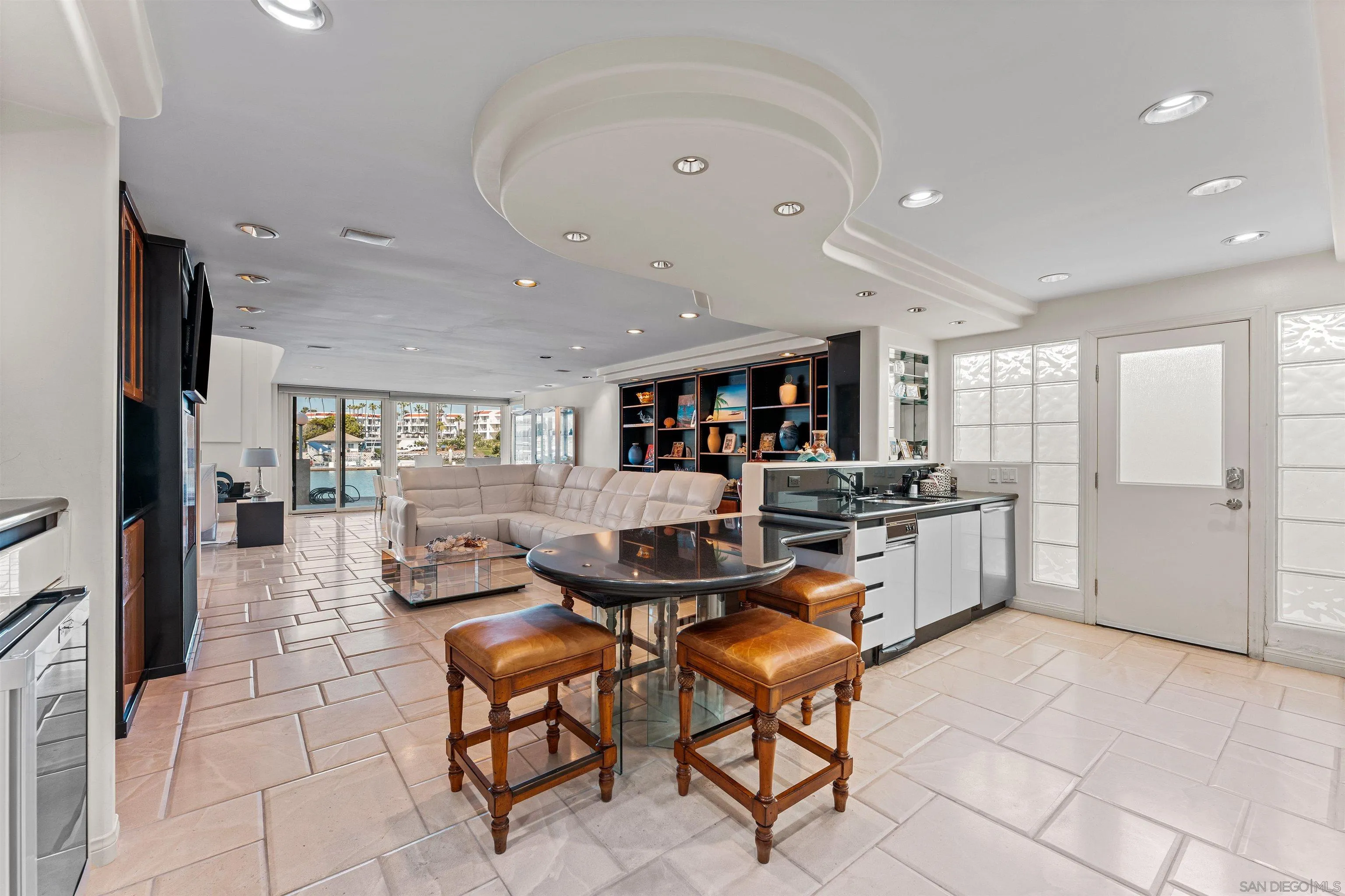 https://cdn.realtyfeed.com/cdn/127/260004615/18377919526752c69ff4cfe46ff8884b.webp