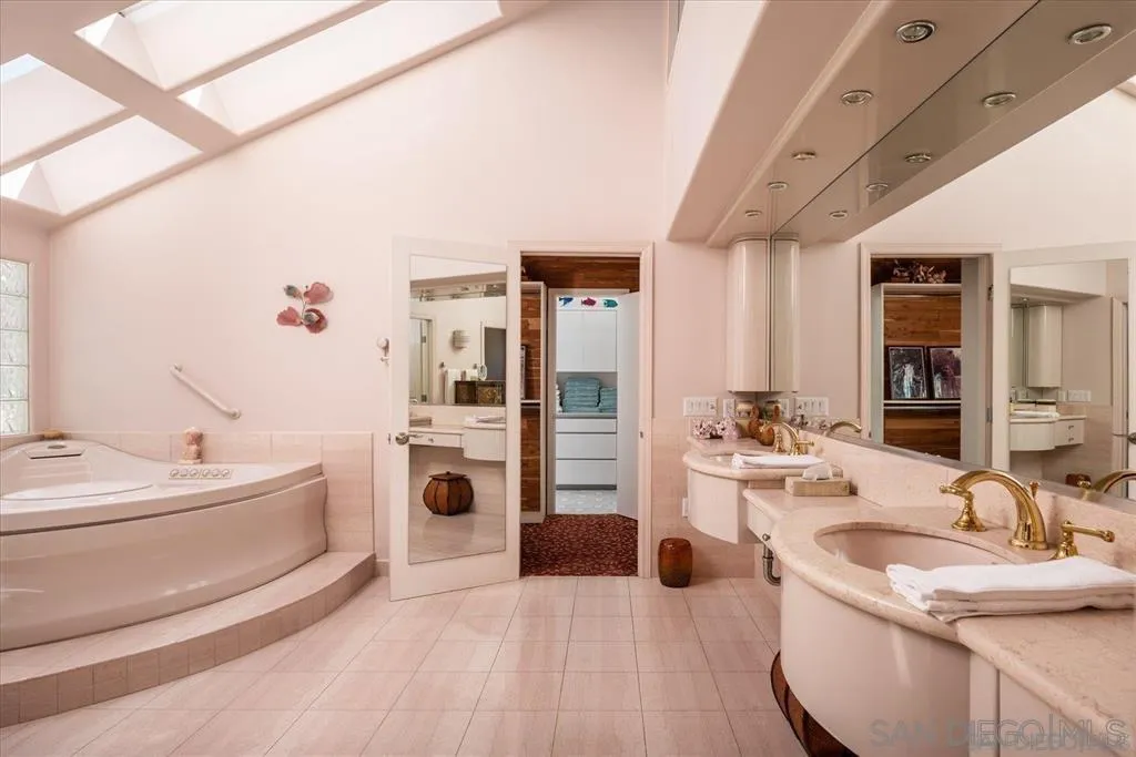 https://cdn.realtyfeed.com/cdn/127/260004615/f727a19c18f388f89e7ce03c1fe23f57.webp