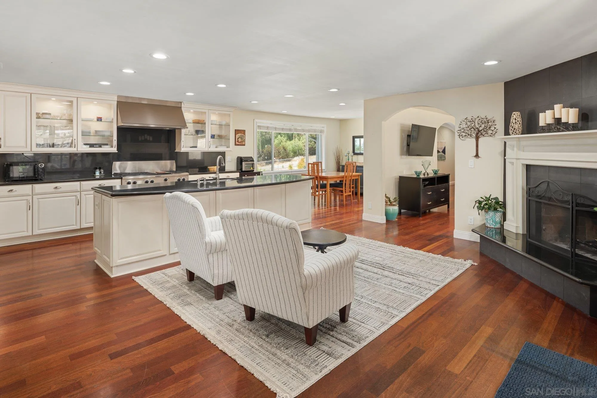 https://cdn.realtyfeed.com/cdn/127/260004628/8d70f2da61f9d08b10594d12d234bbaa.webp
