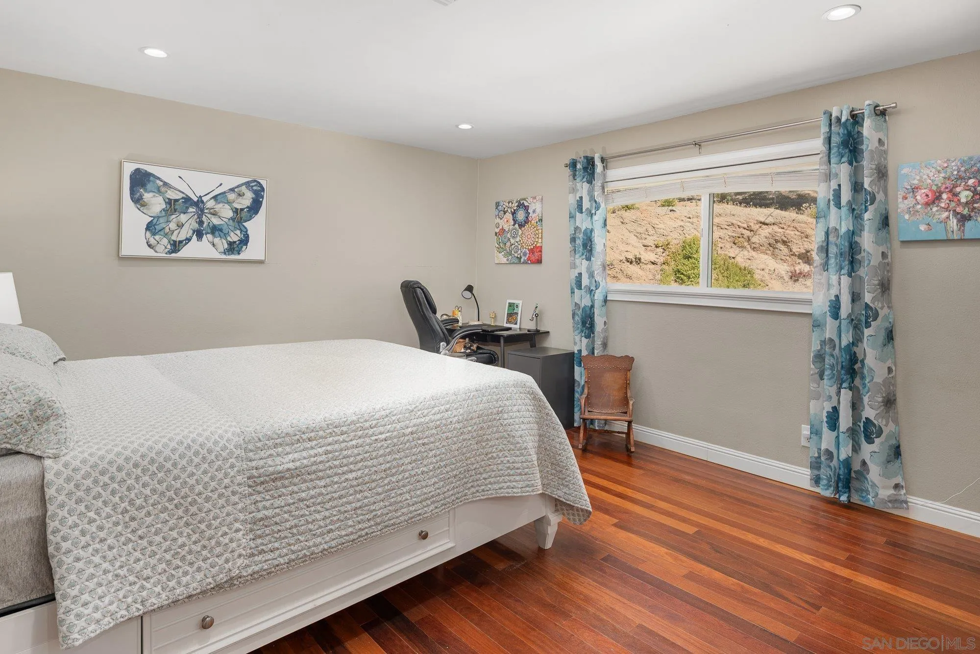 https://cdn.realtyfeed.com/cdn/127/260004628/fac337e92bc0307286fab2f22978d517.webp