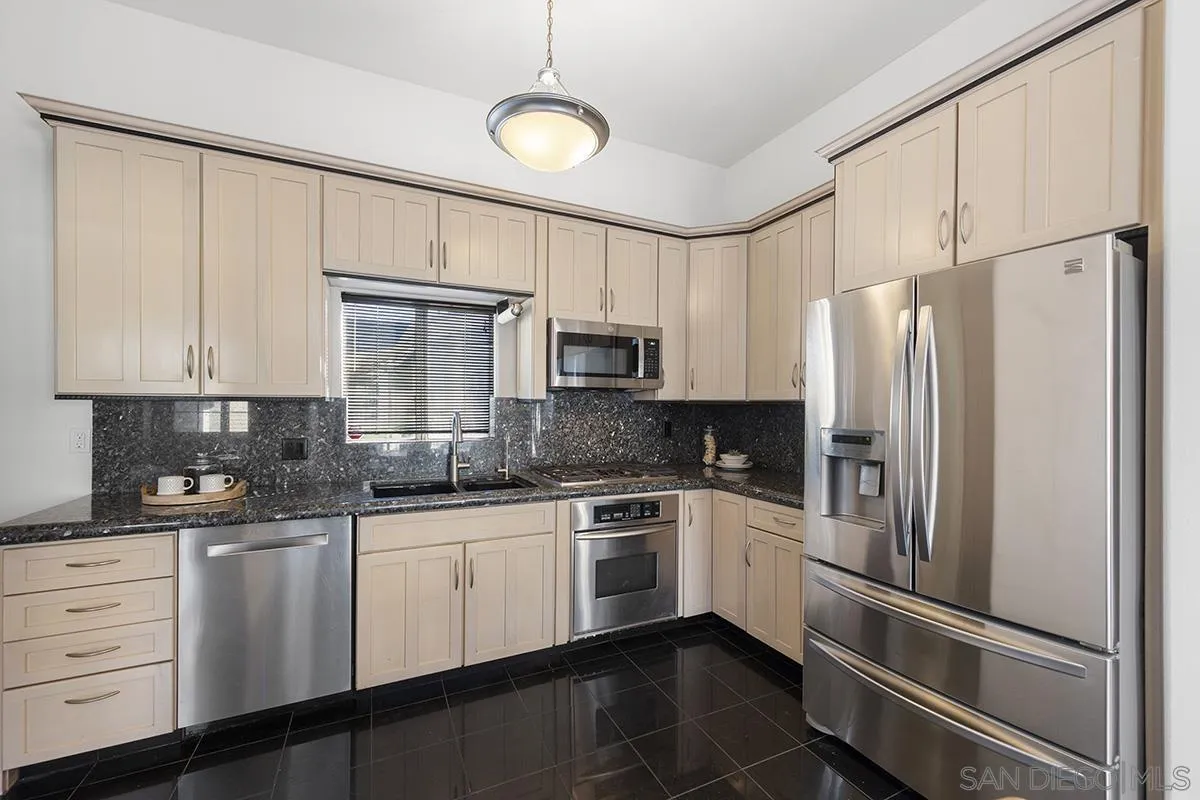 https://cdn.realtyfeed.com/cdn/127/260004631/69d7569113c2cd3f699e6c6834959b25.webp