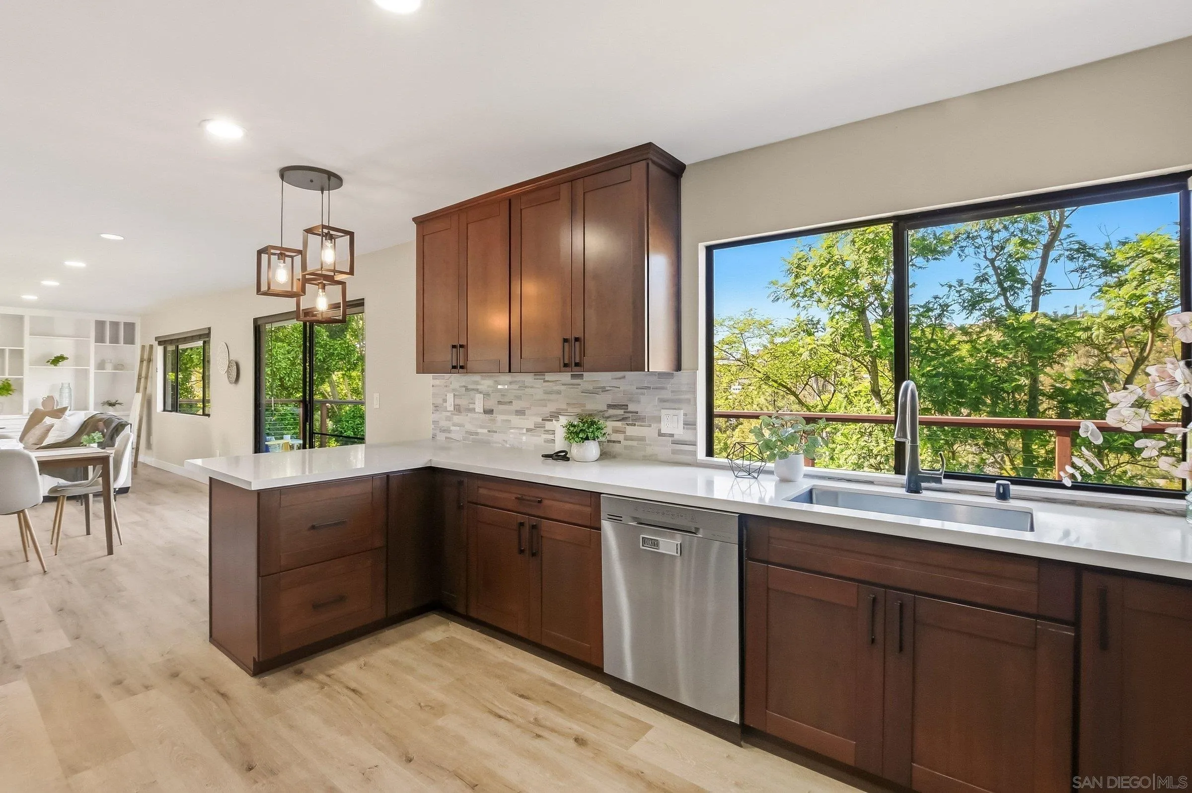 https://cdn.realtyfeed.com/cdn/127/260004644/c9357359851e68cc48ff88a79a87ae60.webp