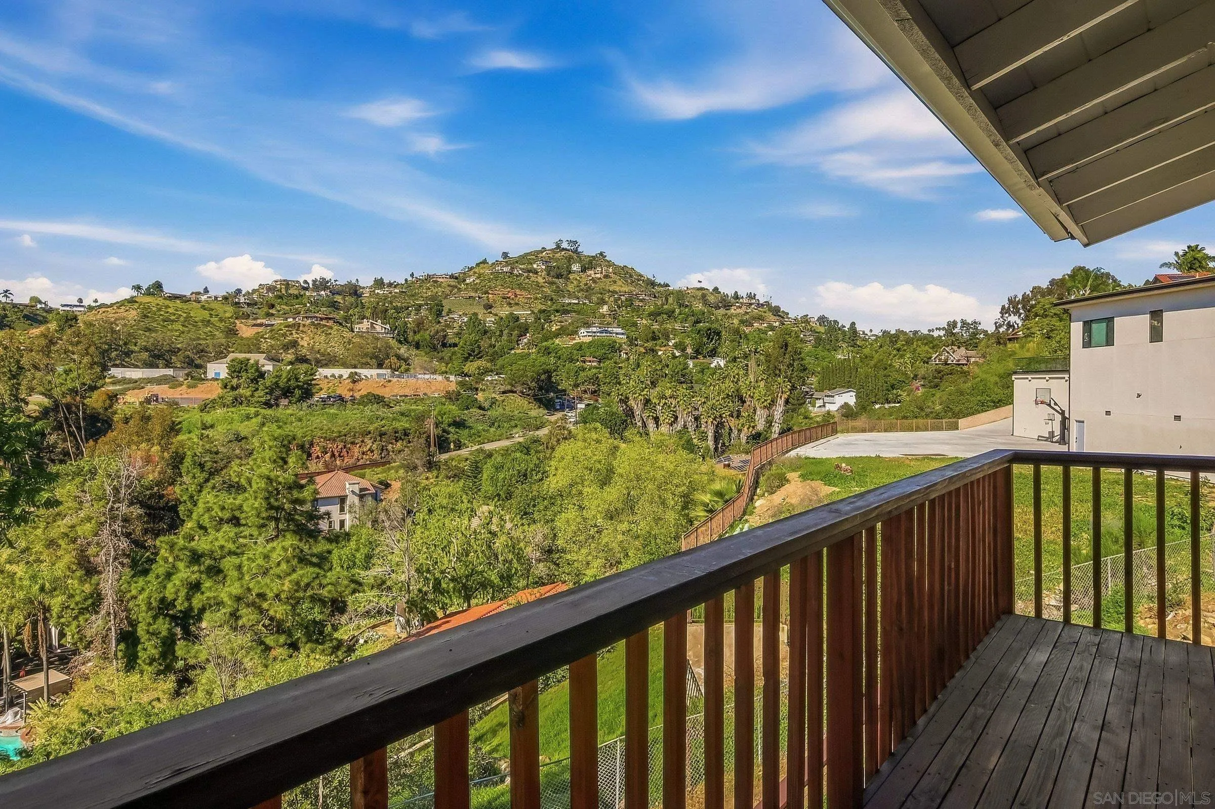 https://cdn.realtyfeed.com/cdn/127/260004644/cf7610cd01079c784f86f180f7211c73.webp