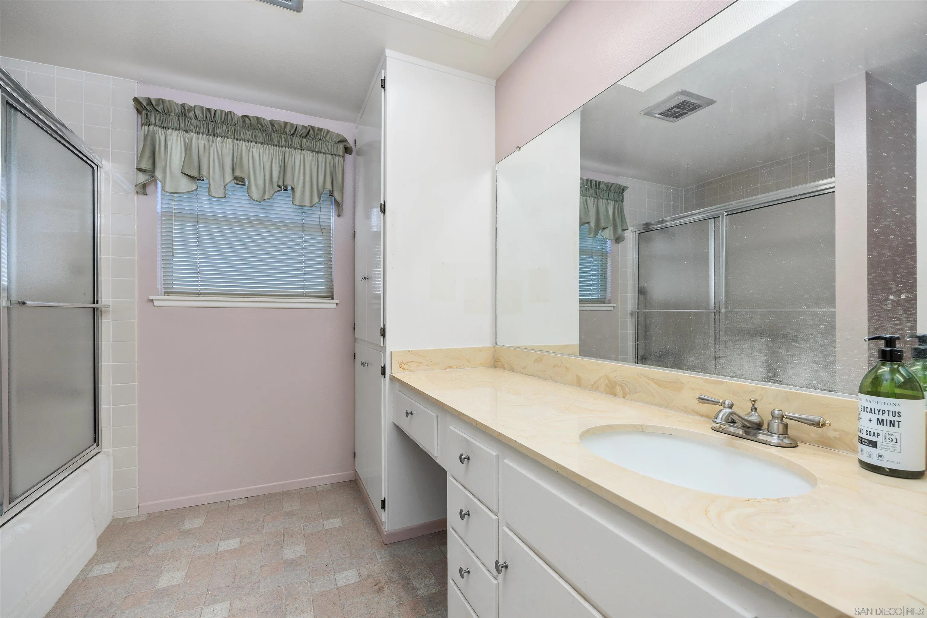 https://cdn.realtyfeed.com/cdn/127/260004650/104068f60e14c995c0892118a2090a16.webp