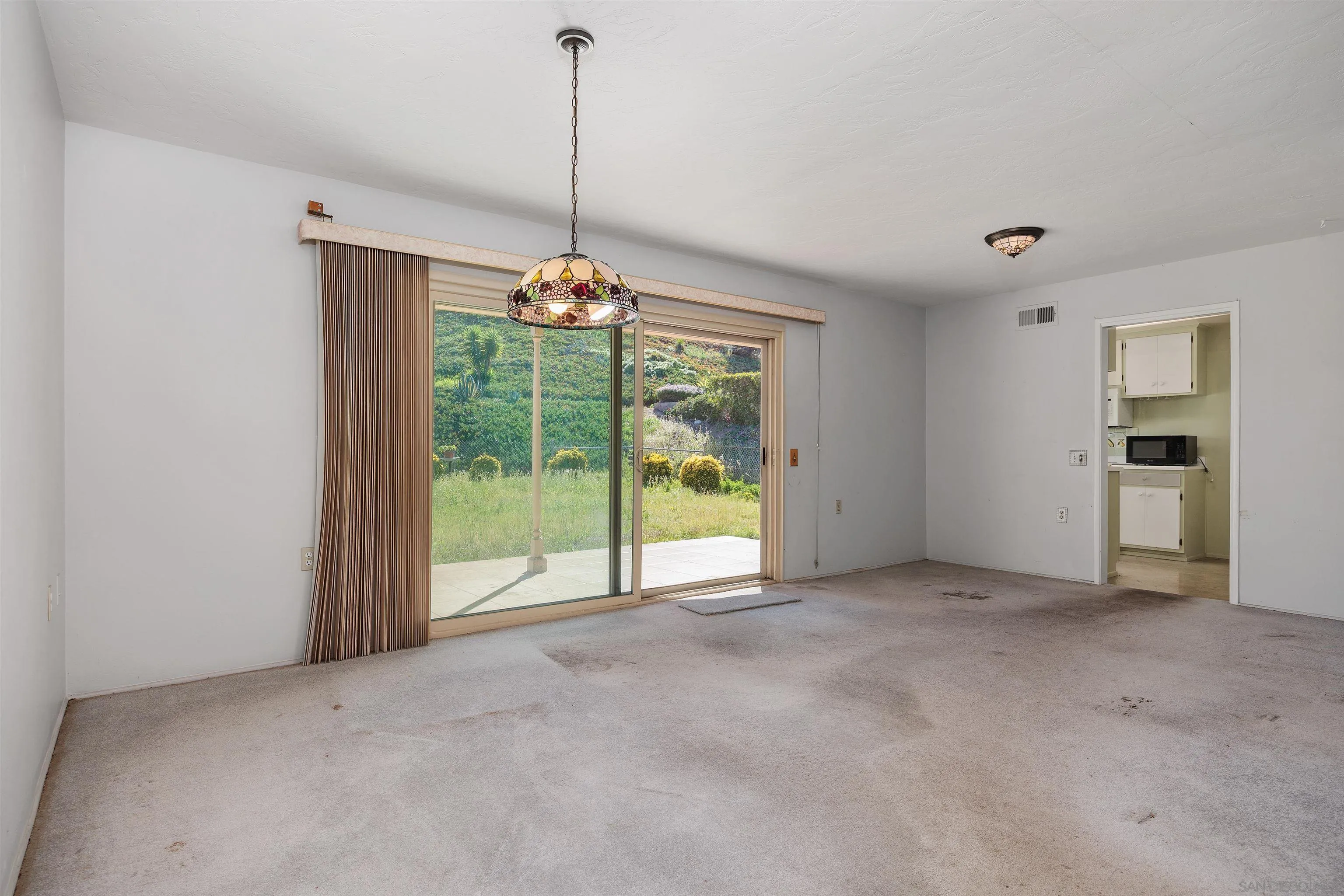 https://cdn.realtyfeed.com/cdn/127/260004650/8375e5e73b8eee4abd7549a6a110c109.webp