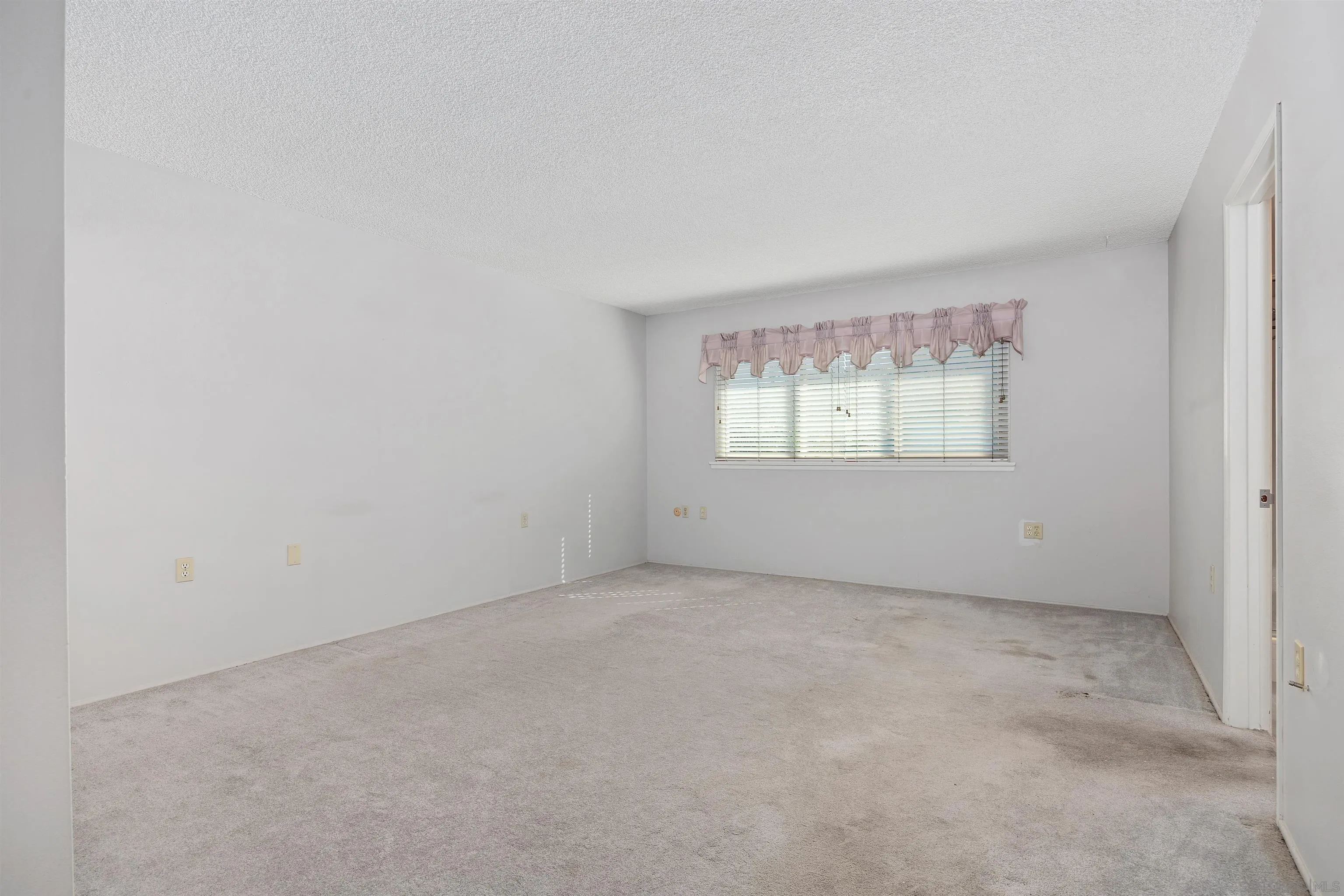 https://cdn.realtyfeed.com/cdn/127/260004650/879f0fc84f7344996a0c1c3ff0fa059b.webp
