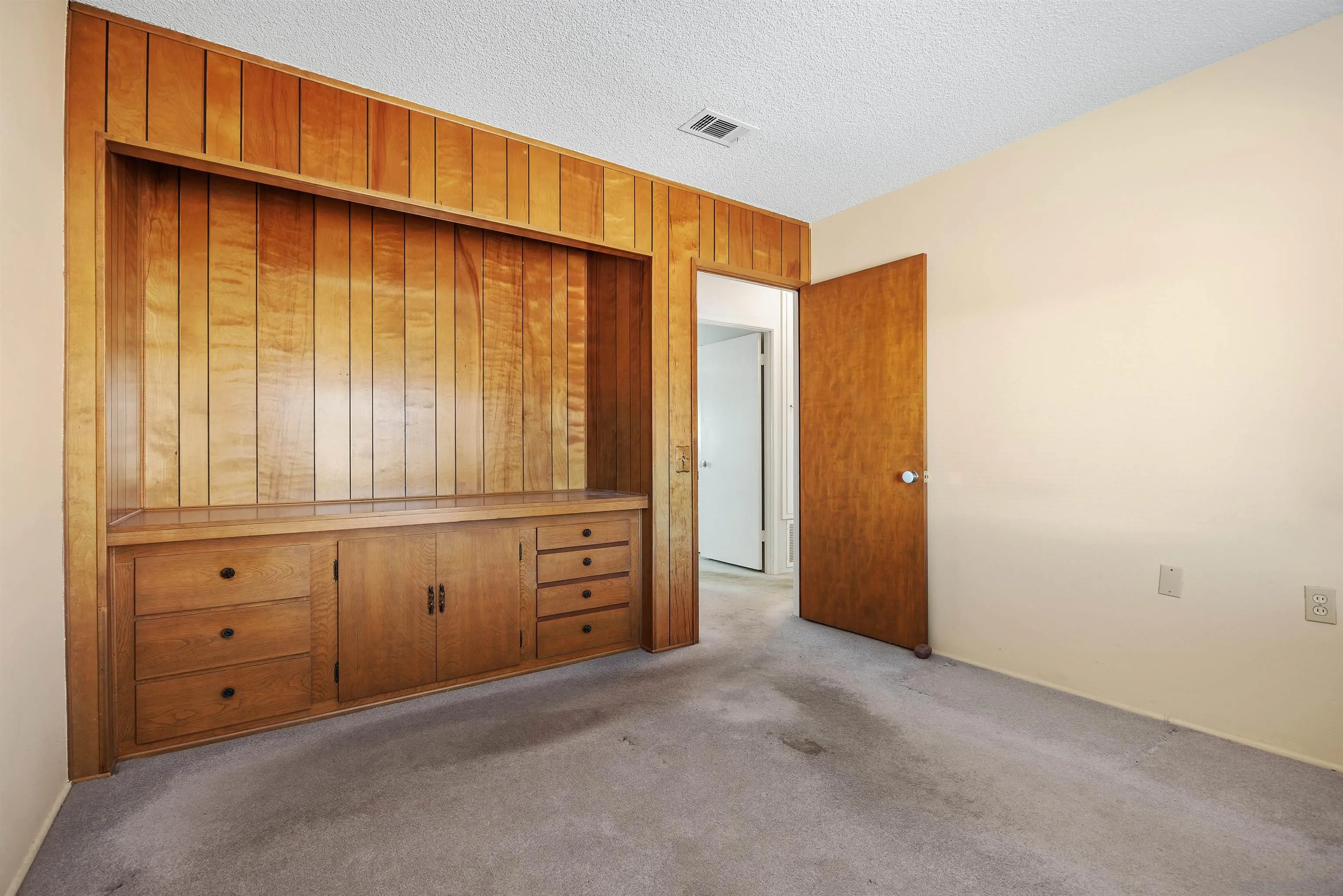 https://cdn.realtyfeed.com/cdn/127/260004650/91545427f74ebc51f45e41b4153a39fc.webp