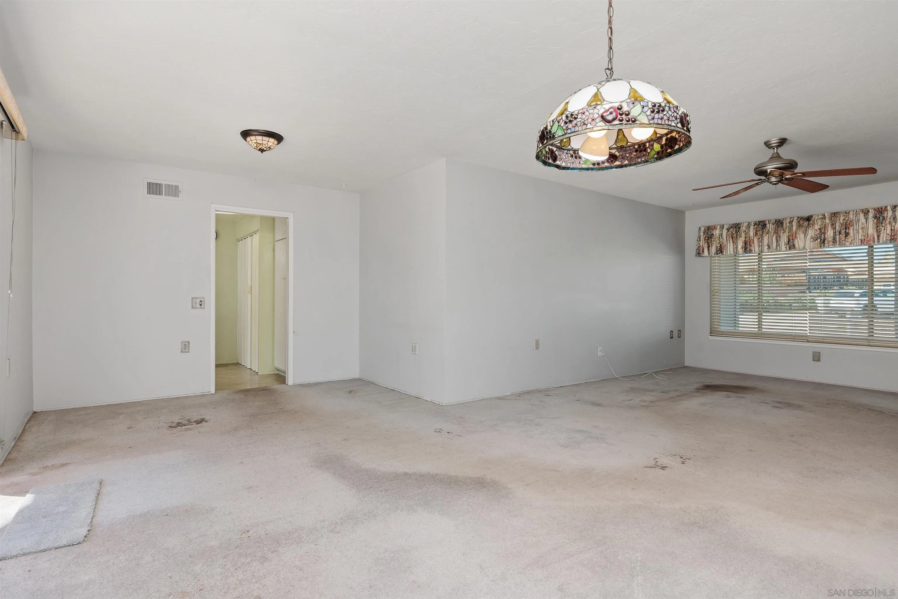https://cdn.realtyfeed.com/cdn/127/260004650/b6430d7aaa0c07225e7eac335eb5493a.webp