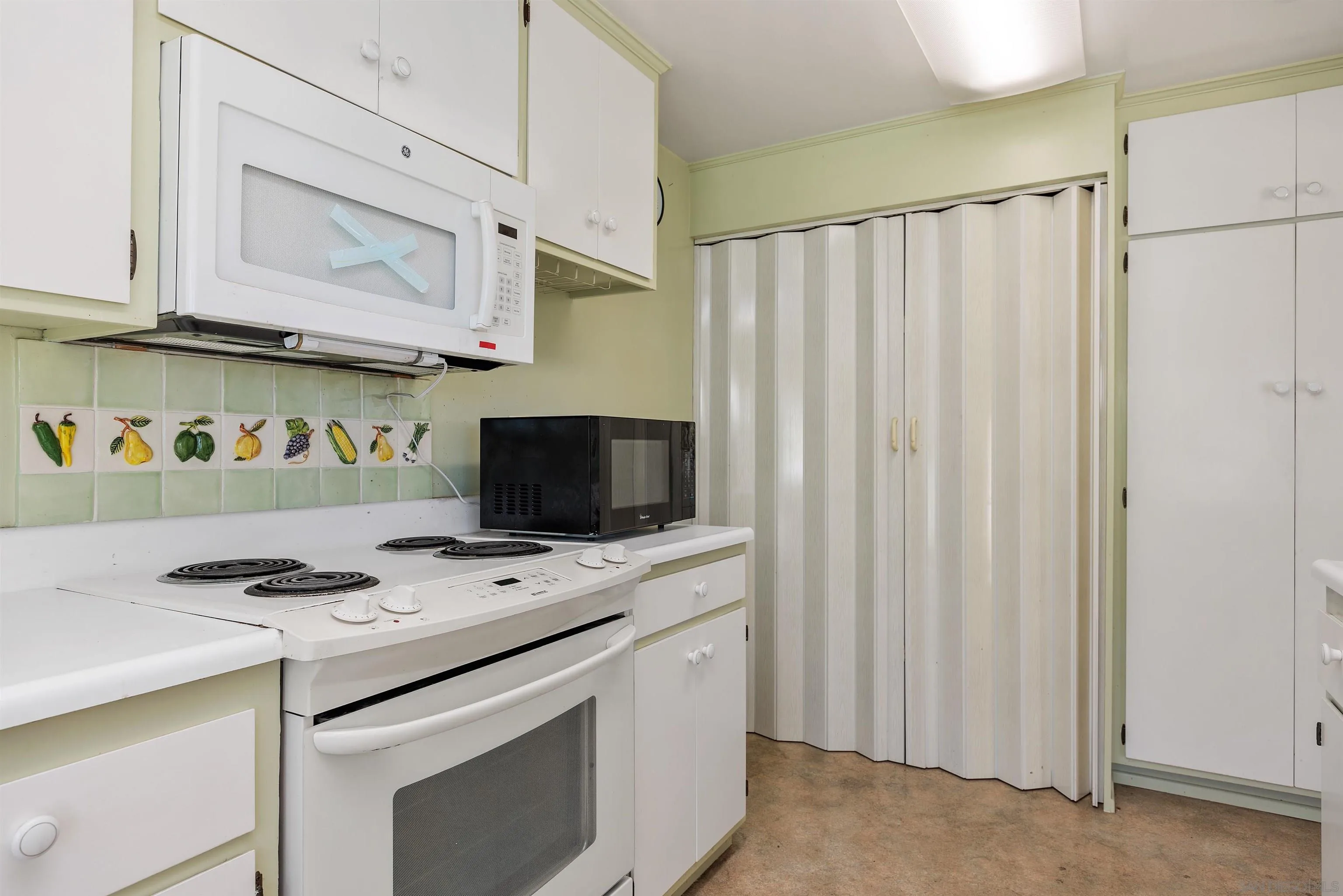 https://cdn.realtyfeed.com/cdn/127/260004650/ba69770e5a3c3bdafddd8c428cc9f2a0.webp