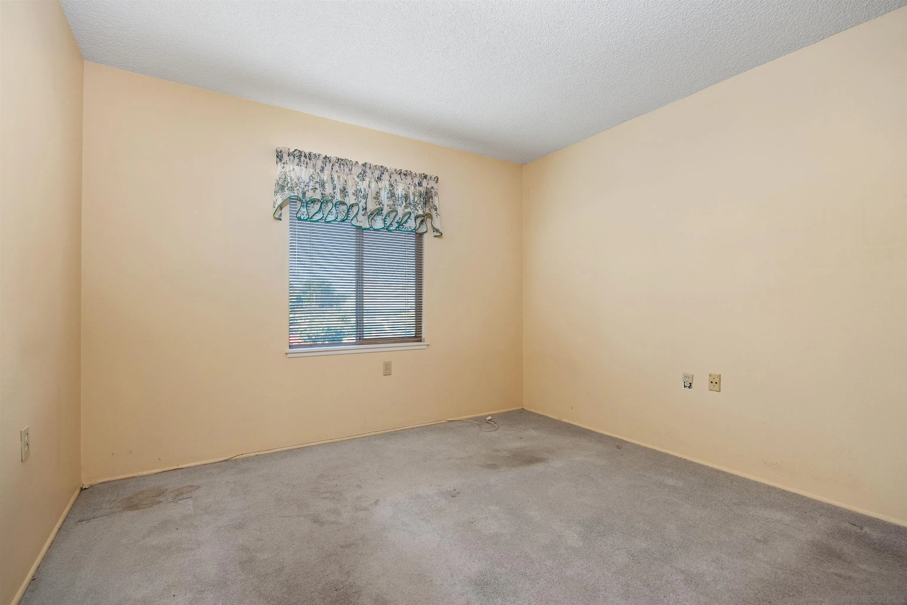 https://cdn.realtyfeed.com/cdn/127/260004650/c4ffea57218487791936085959233a08.webp