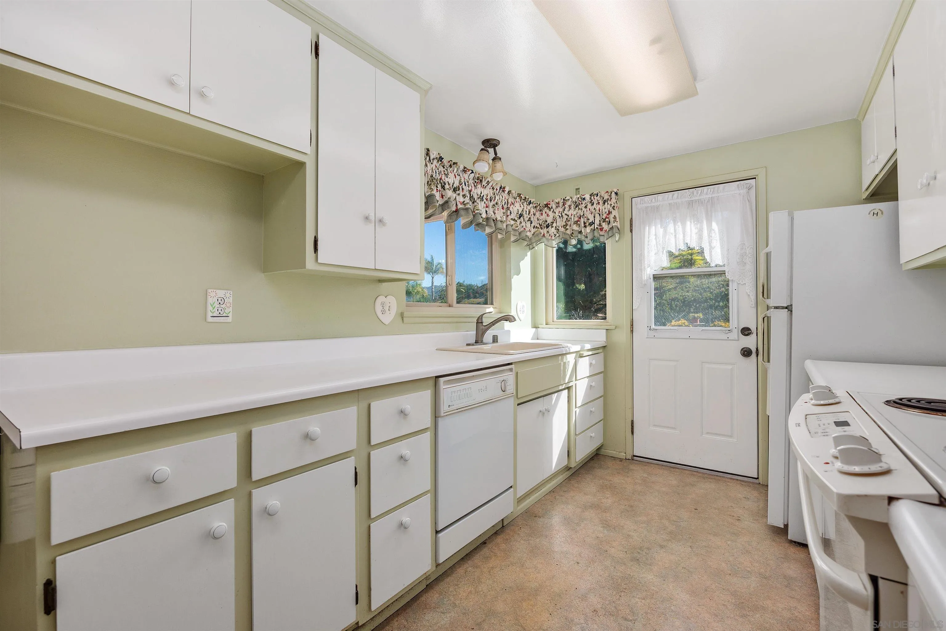 https://cdn.realtyfeed.com/cdn/127/260004650/f387b502ab4520b6b41f70e737b72bcb.webp