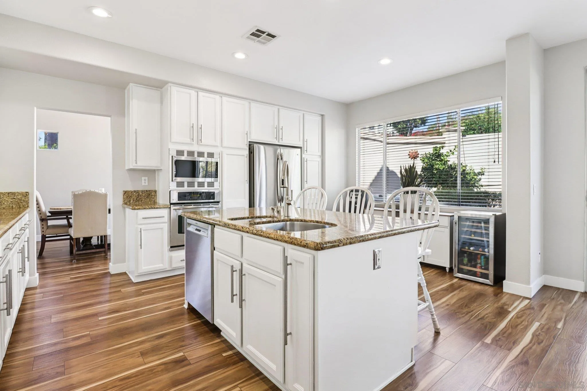 https://cdn.realtyfeed.com/cdn/127/260004654/3365b0ad618fb90bcebe94523b01772e.webp