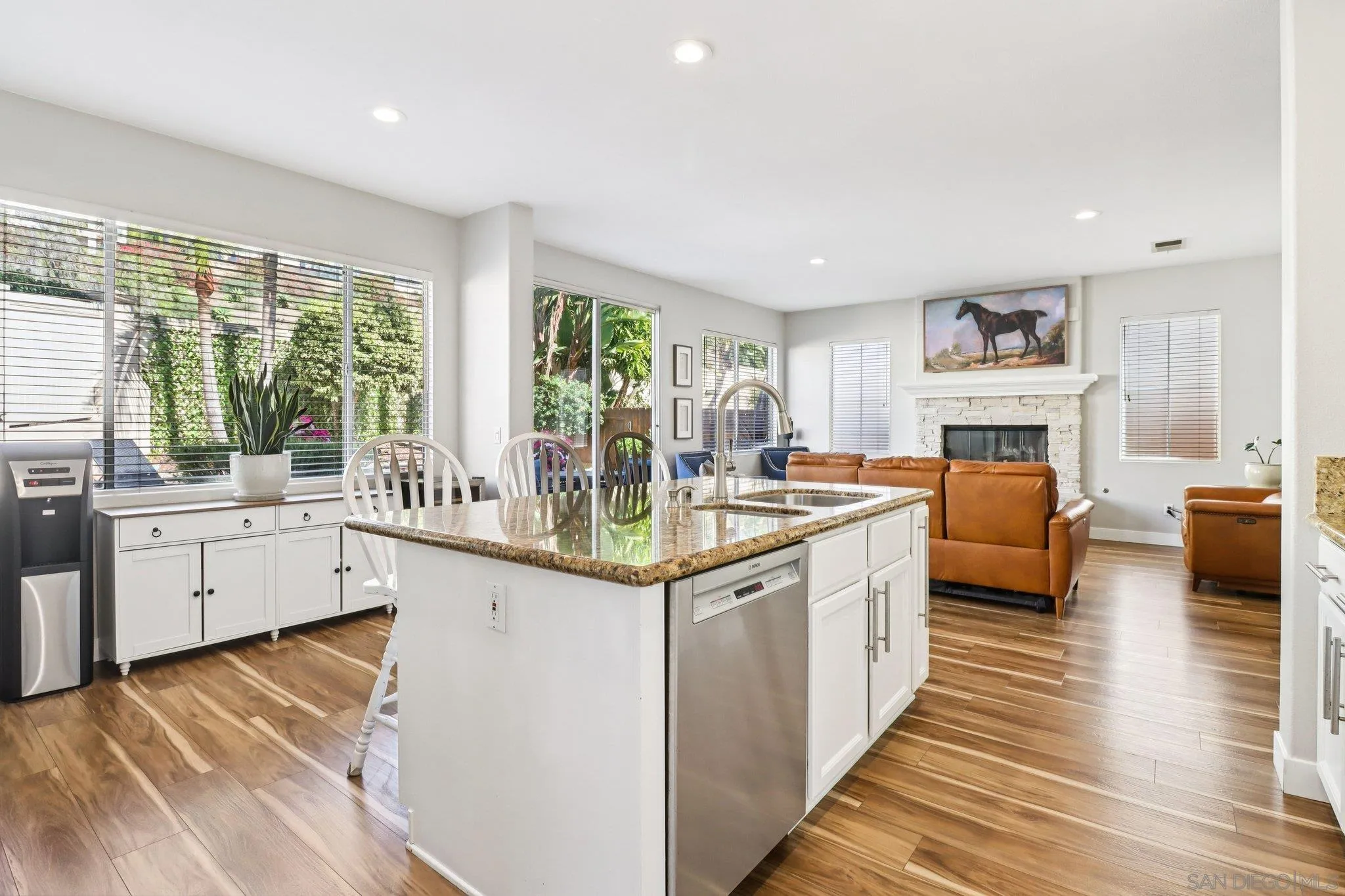https://cdn.realtyfeed.com/cdn/127/260004654/d6f53fa9afaf4b0b934584f48a0f8688.webp