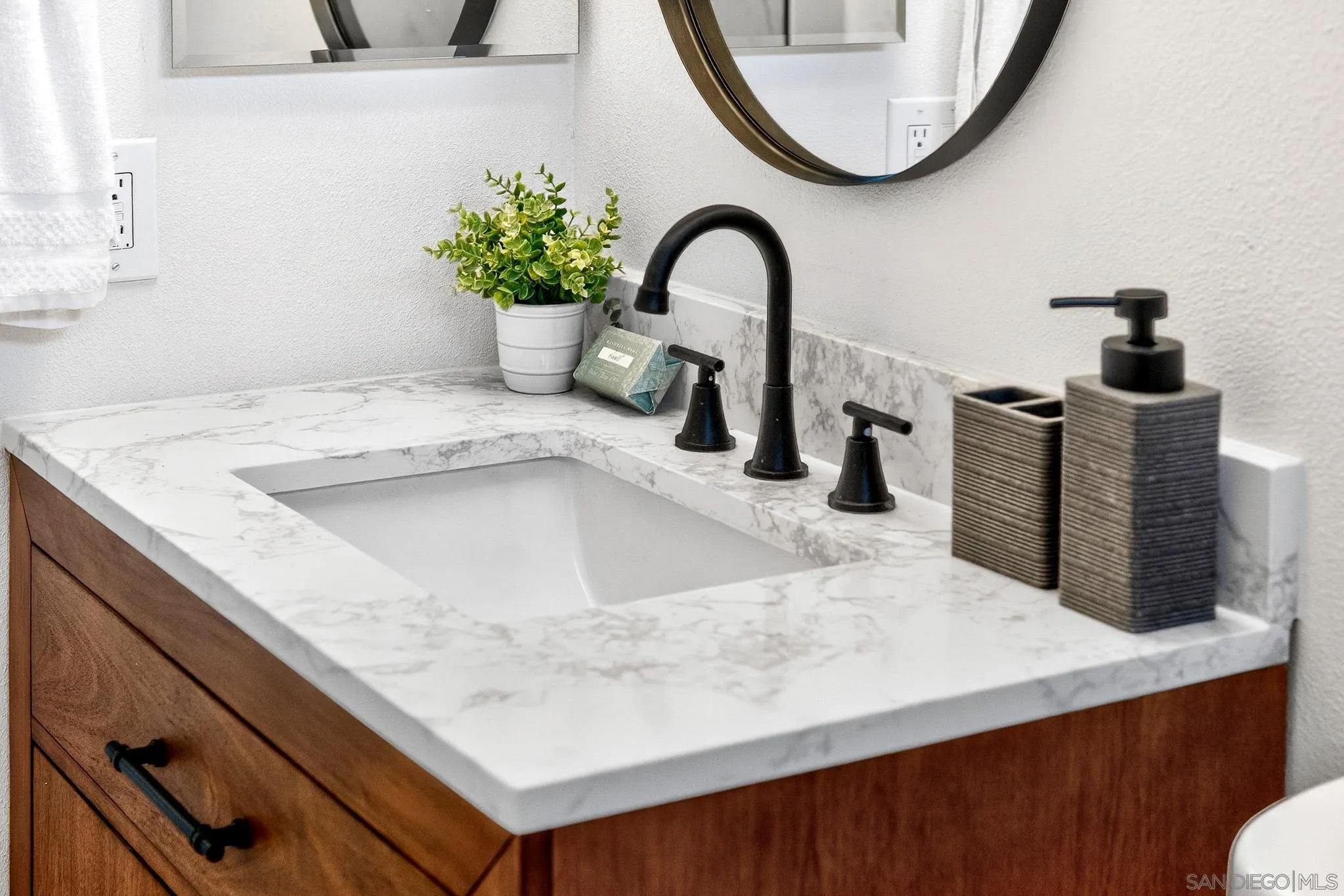 Photo #25: 260004655 Listing: Photo #25