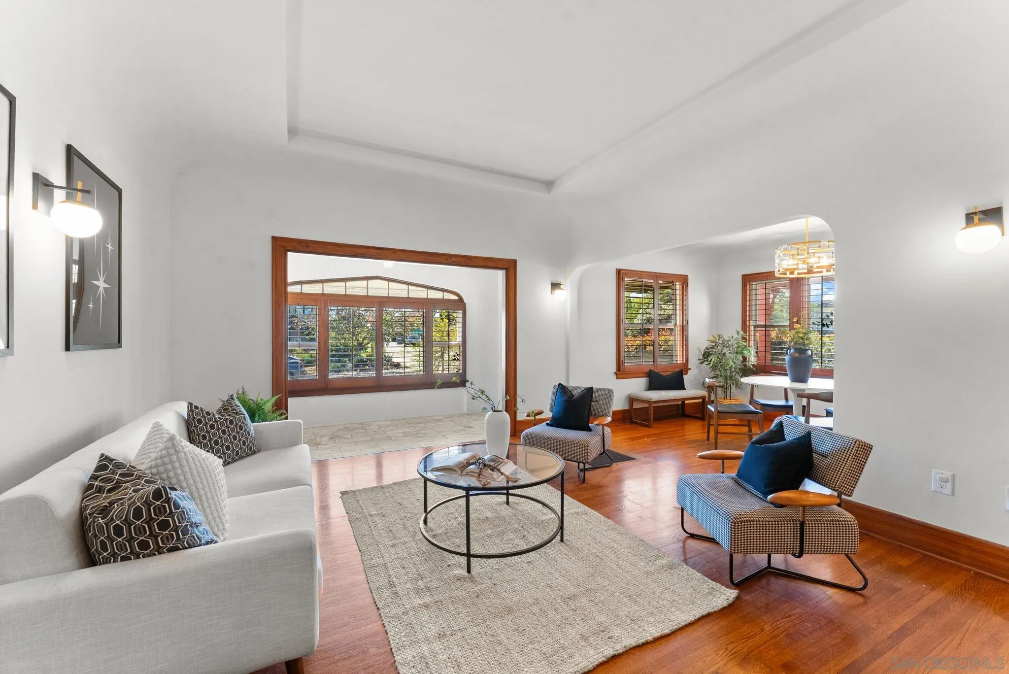 https://cdn.realtyfeed.com/cdn/127/260004661/8213c7ee68a149fa96e146efb144be44.webp
