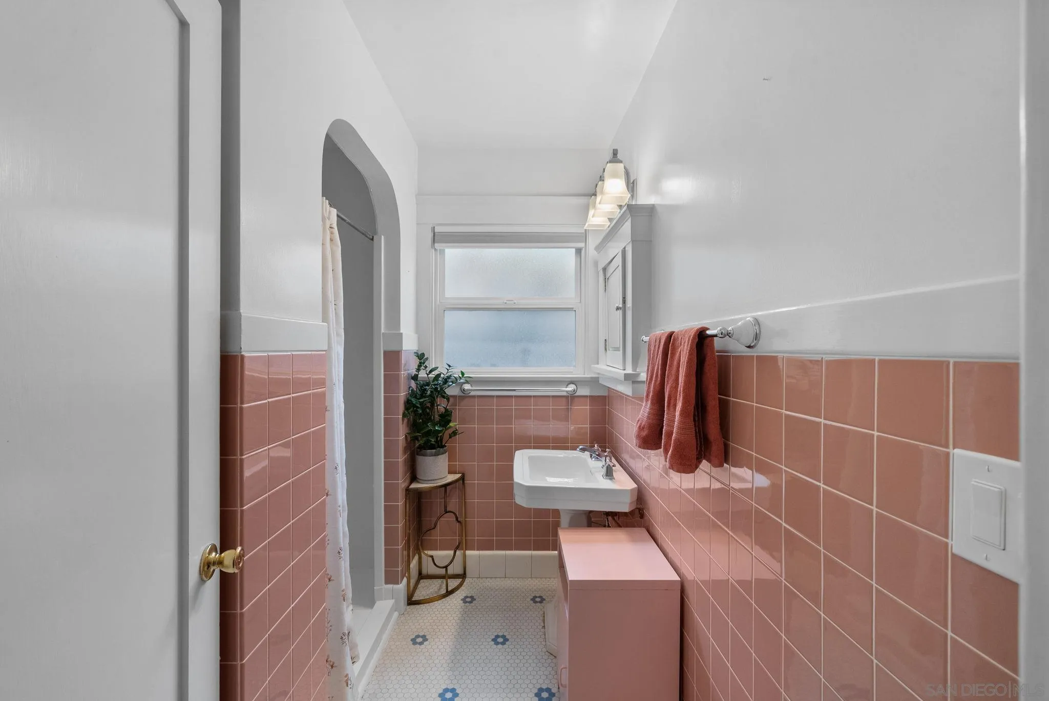 https://cdn.realtyfeed.com/cdn/127/260004661/b17373a6b63002bfec51749304d83ae3.webp