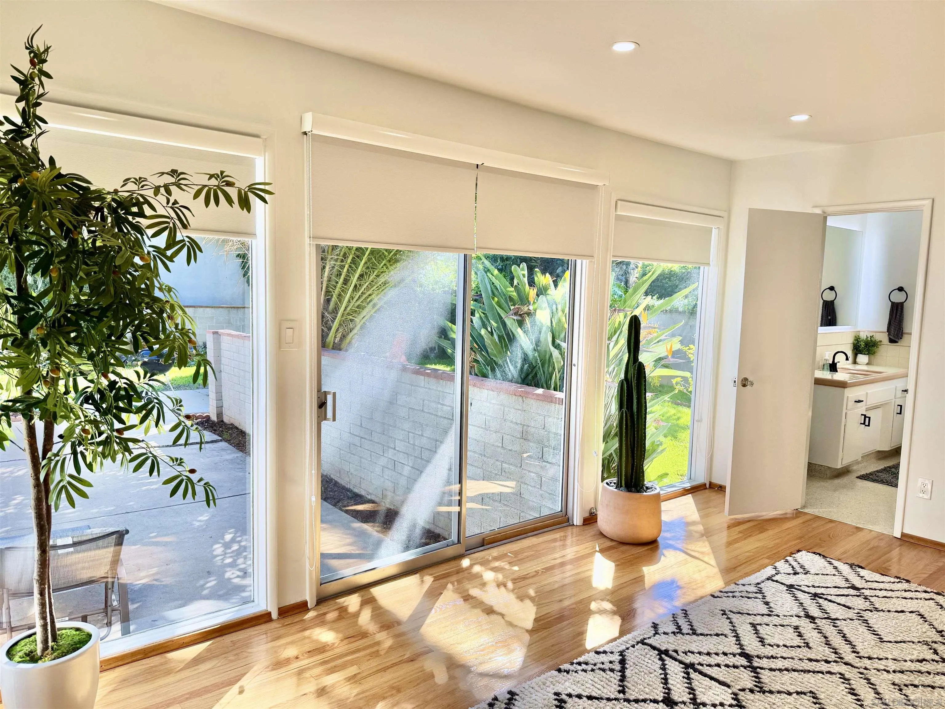 https://cdn.realtyfeed.com/cdn/127/260004662/ebed9938392581d38815e1088f460330.webp