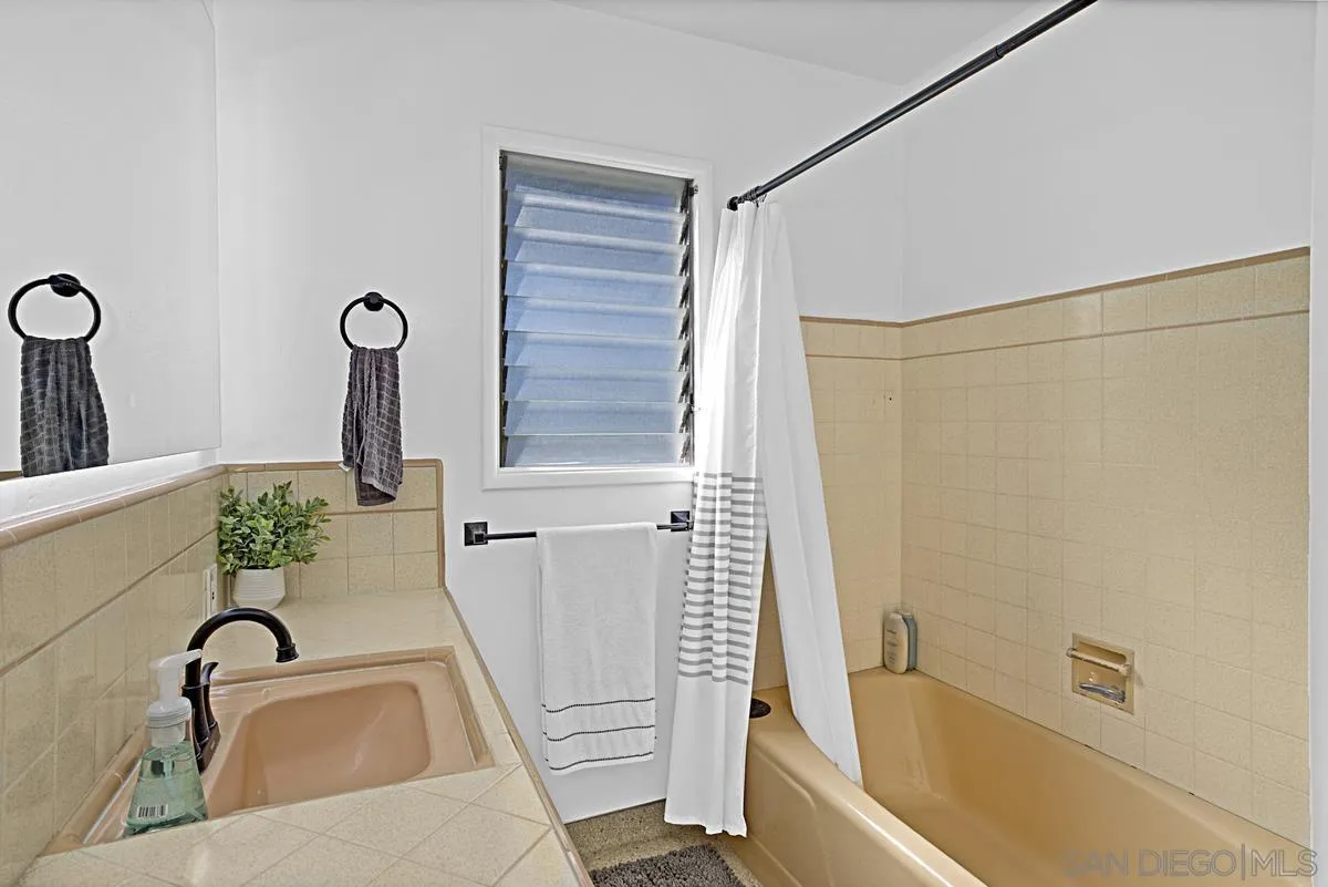 https://cdn.realtyfeed.com/cdn/127/260004662/fd75fa6c89d9472577b20df9507da6f5.webp