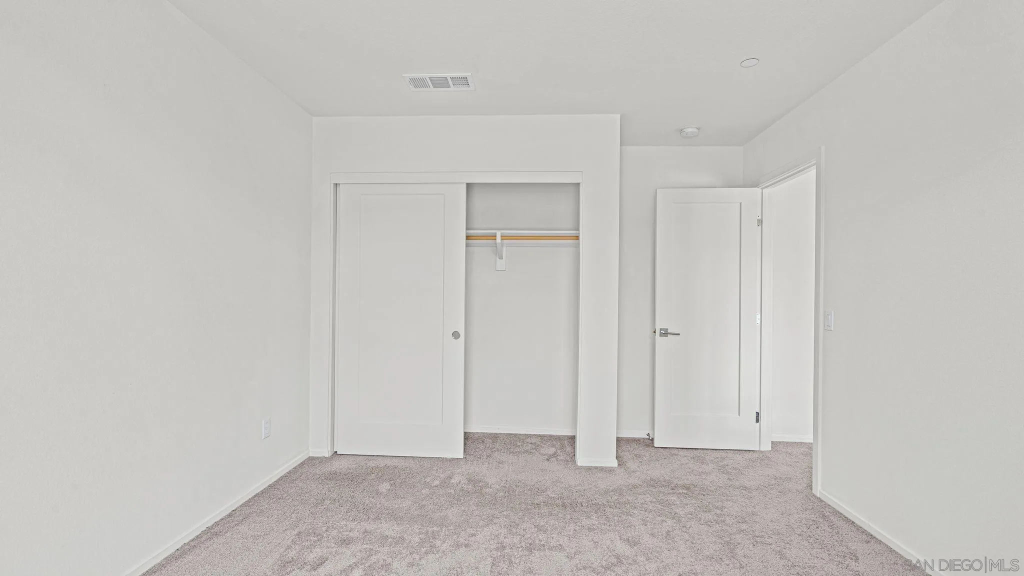 https://cdn.realtyfeed.com/cdn/127/260004665/446d2d1d2f713b3c1ec03a6336e36120.webp