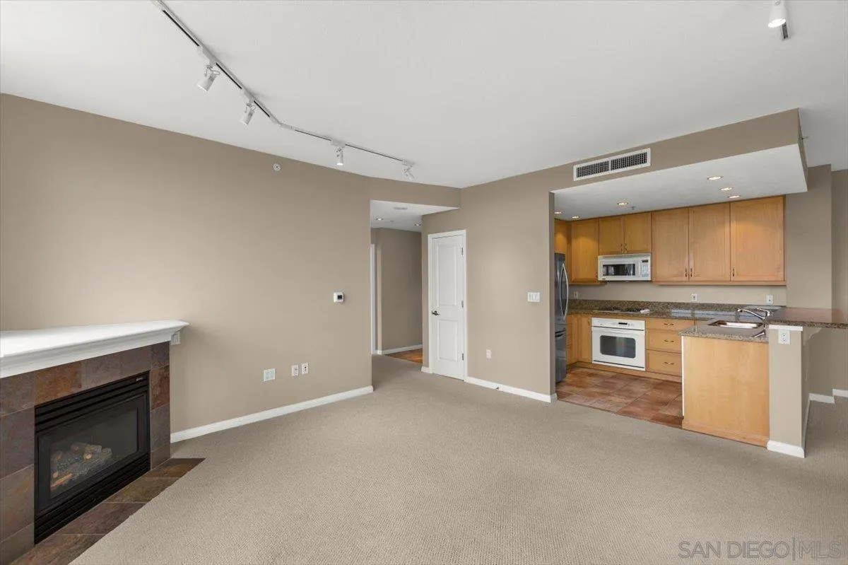 https://cdn.realtyfeed.com/cdn/127/260004670/0f4258878880e7b99d966625e0c6a01f.webp